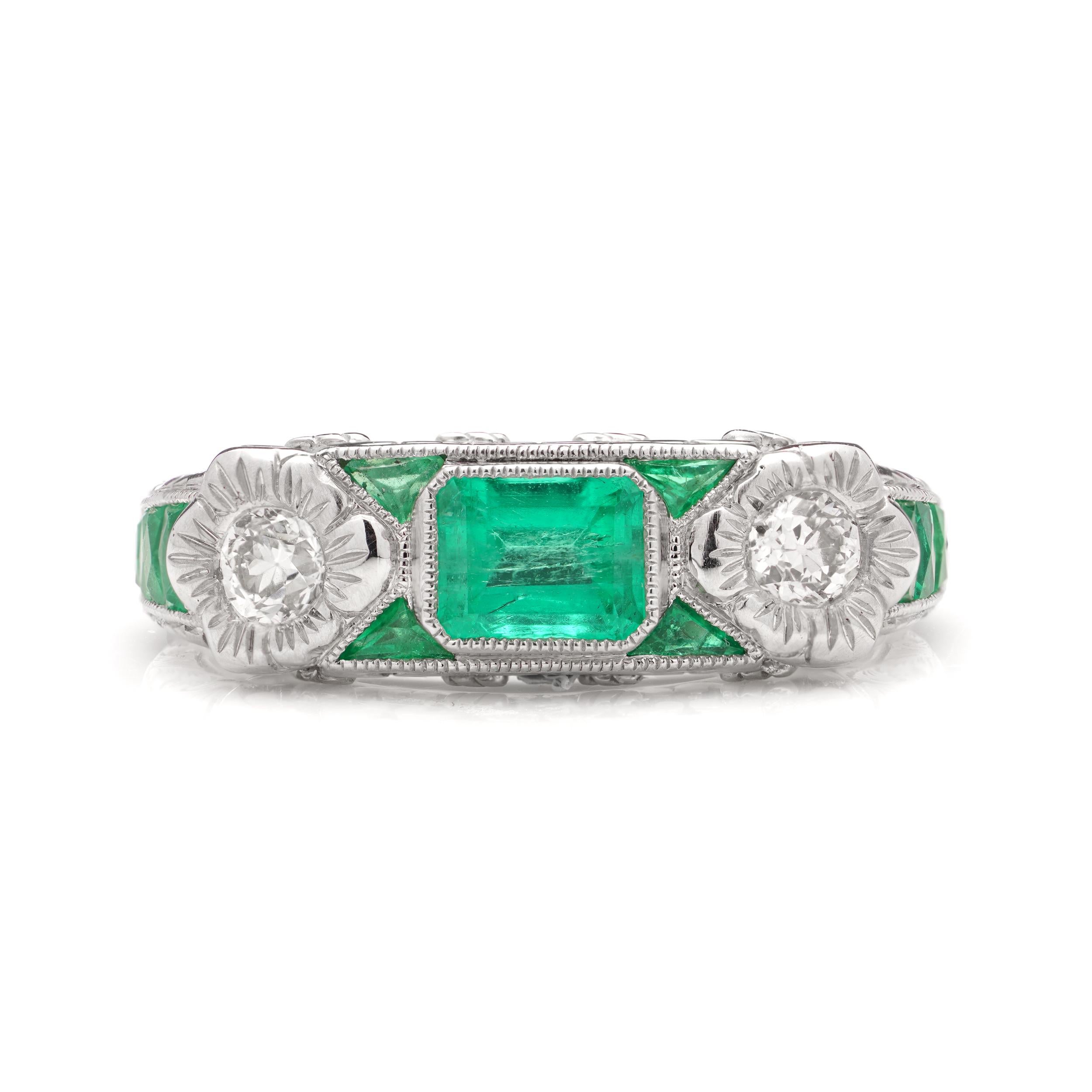 Emerald Cut Platinum 0.55 carats of Emerald - cut Emerald ring For Sale
