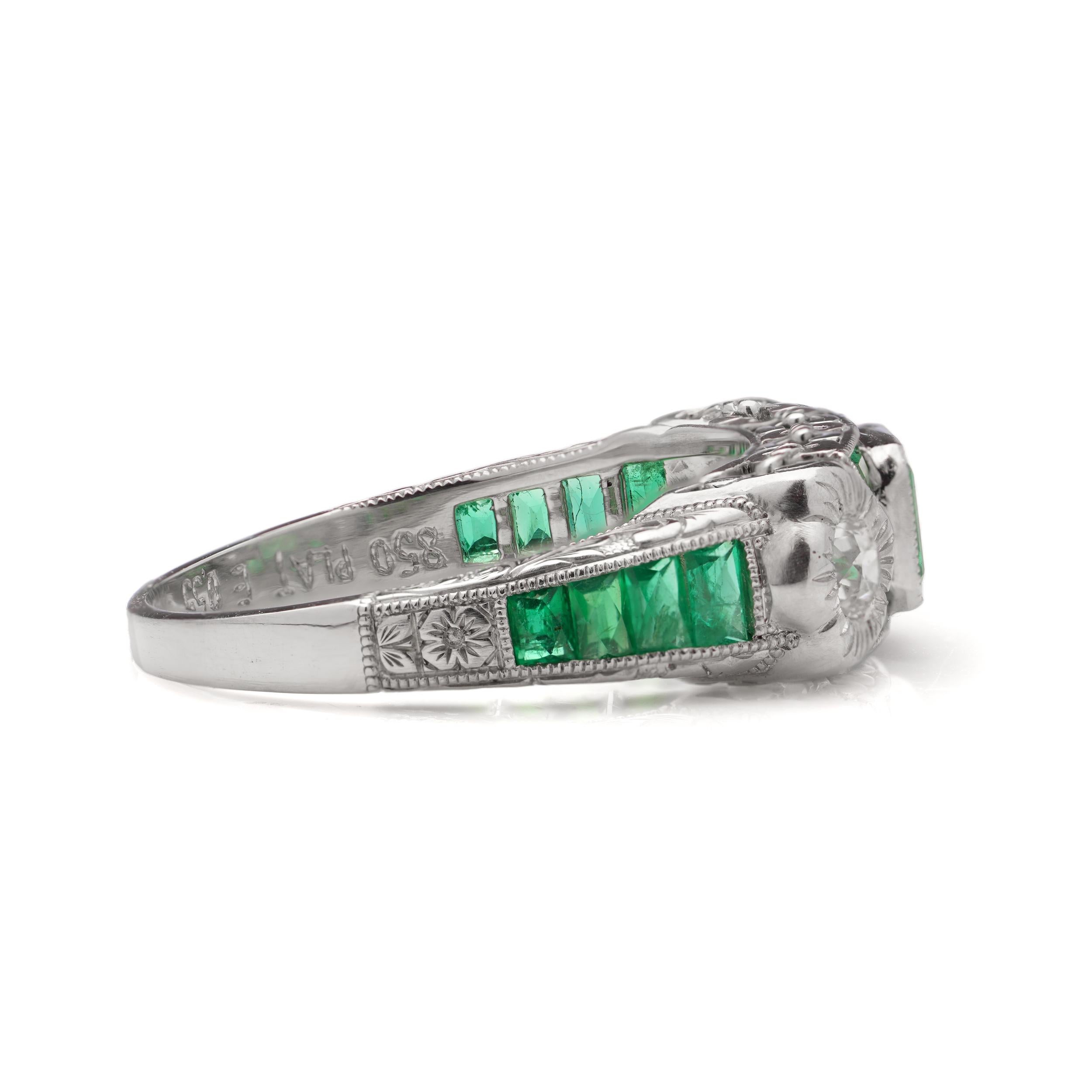 Women's Platinum 0.55 carats of Emerald - cut Emerald ring For Sale