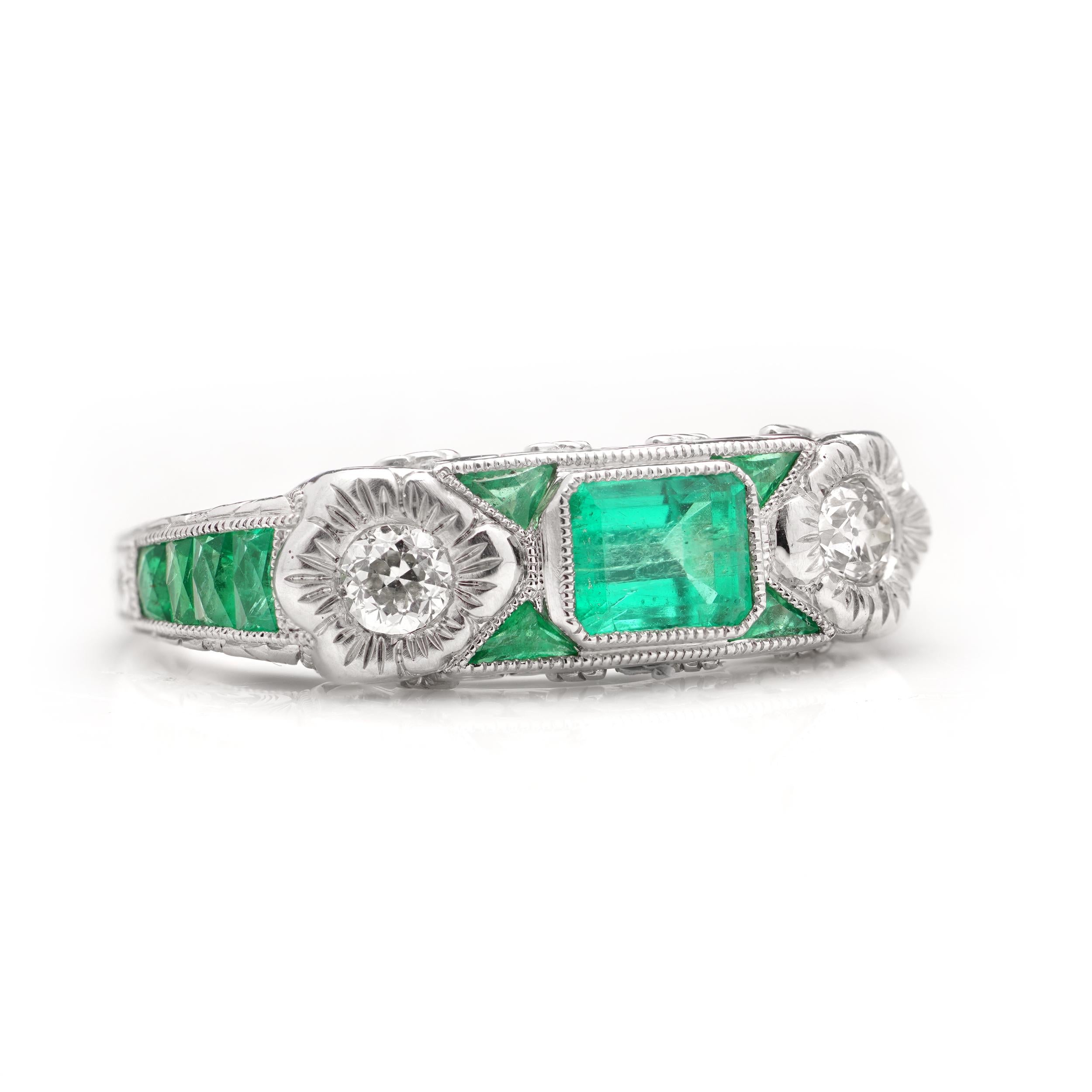 Platinum 0.55 carats of Emerald - cut Emerald ring For Sale 4