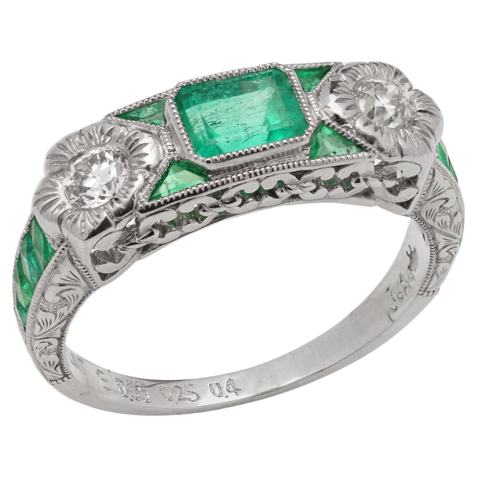 Platinum 0.55 carats of Emerald - cut Emerald ring For Sale