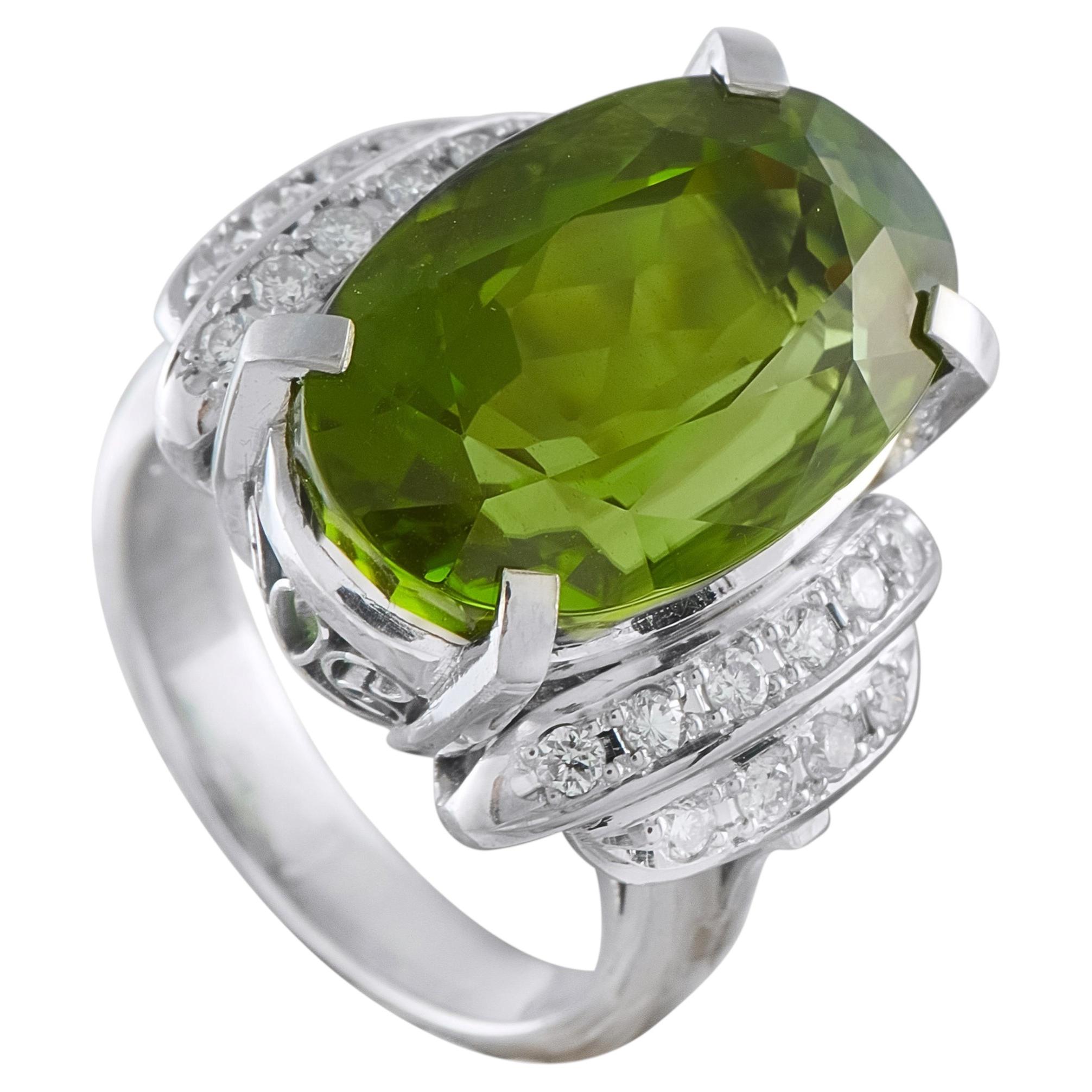 Platinum 0.56ct Diamond and Peridot Ring MF21-052126