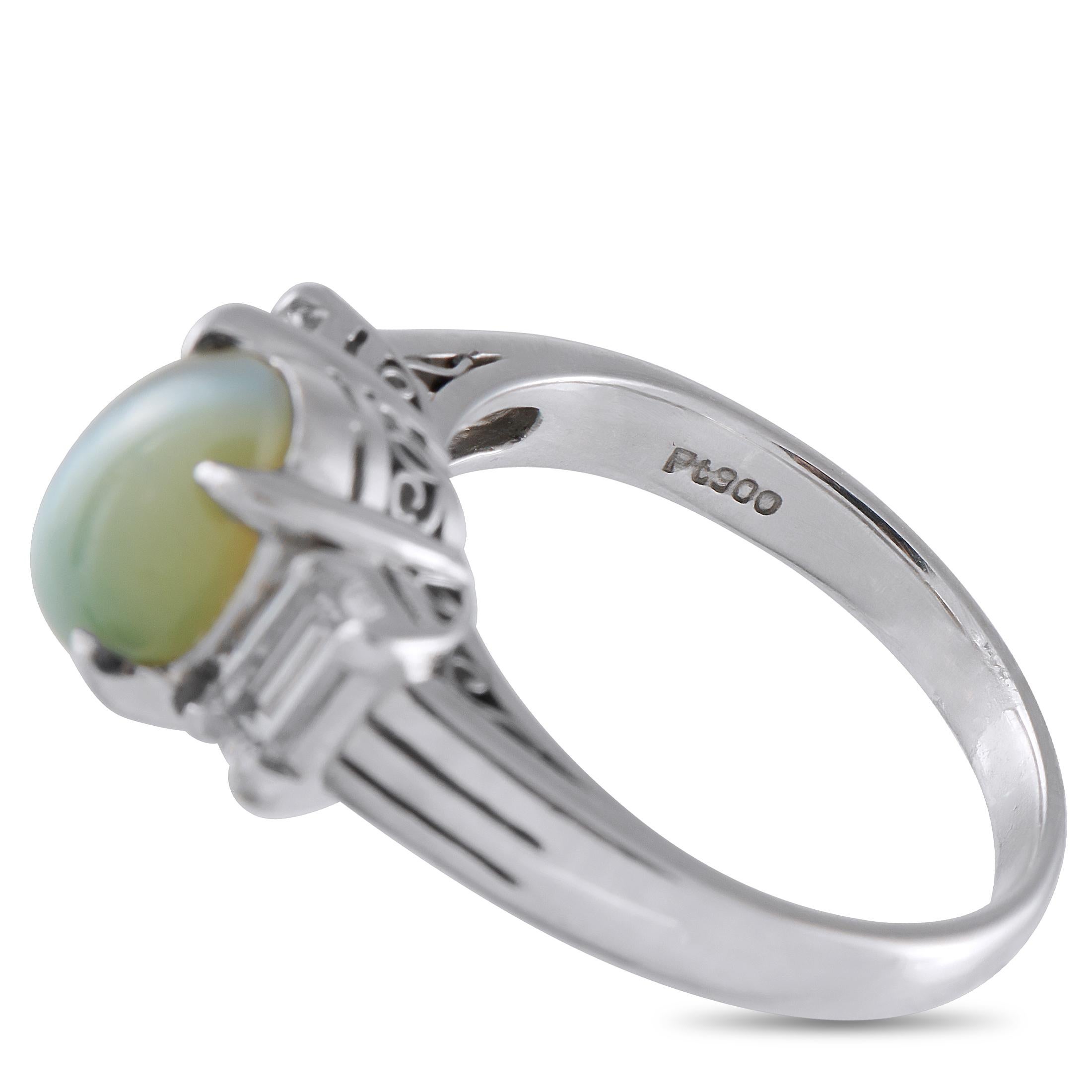 Taglio baguette Anello in platino con diamante e occhio di gatto da 0.58 carati in vendita