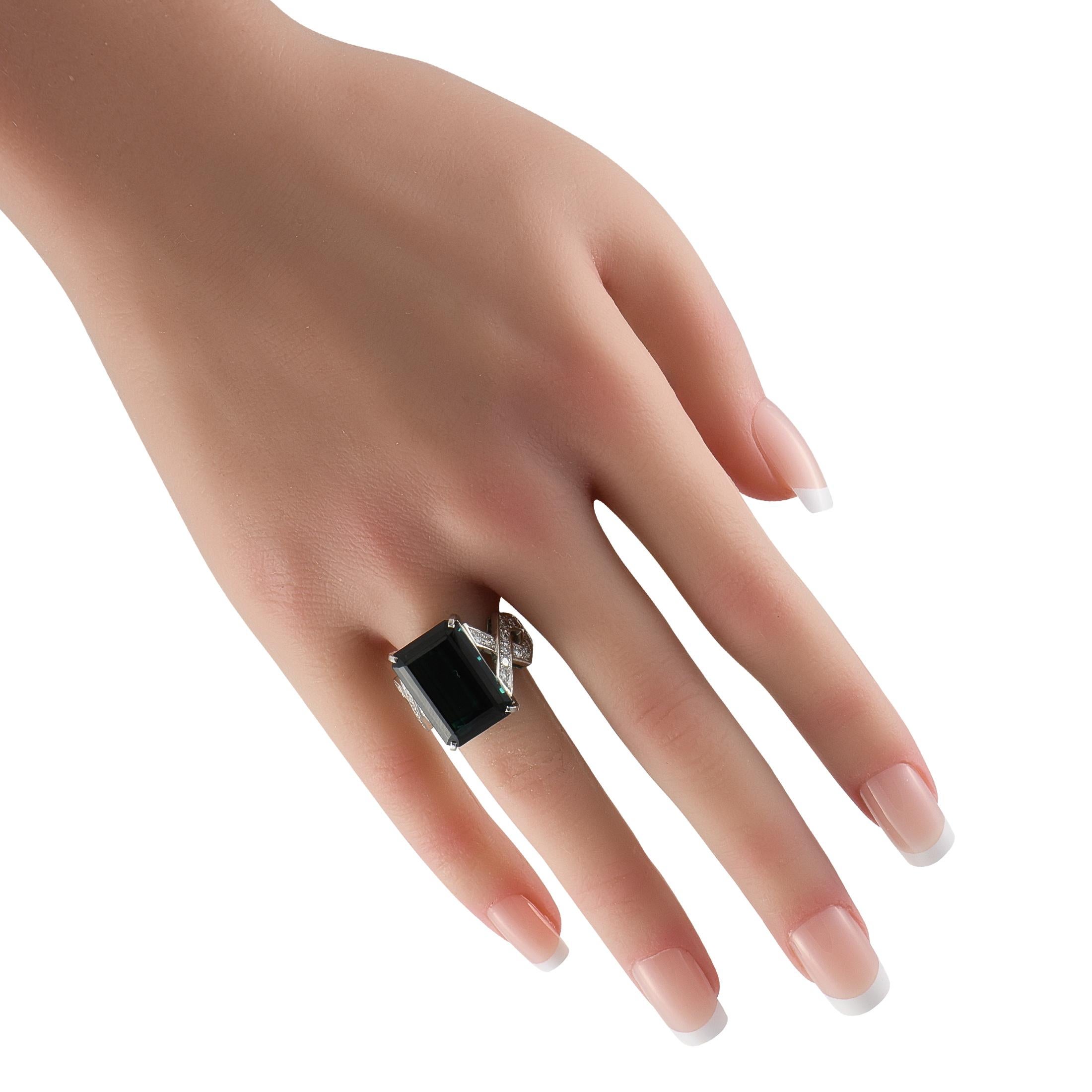 Round Cut Platinum 0.60ct Diamond and Tourmaline Ring
