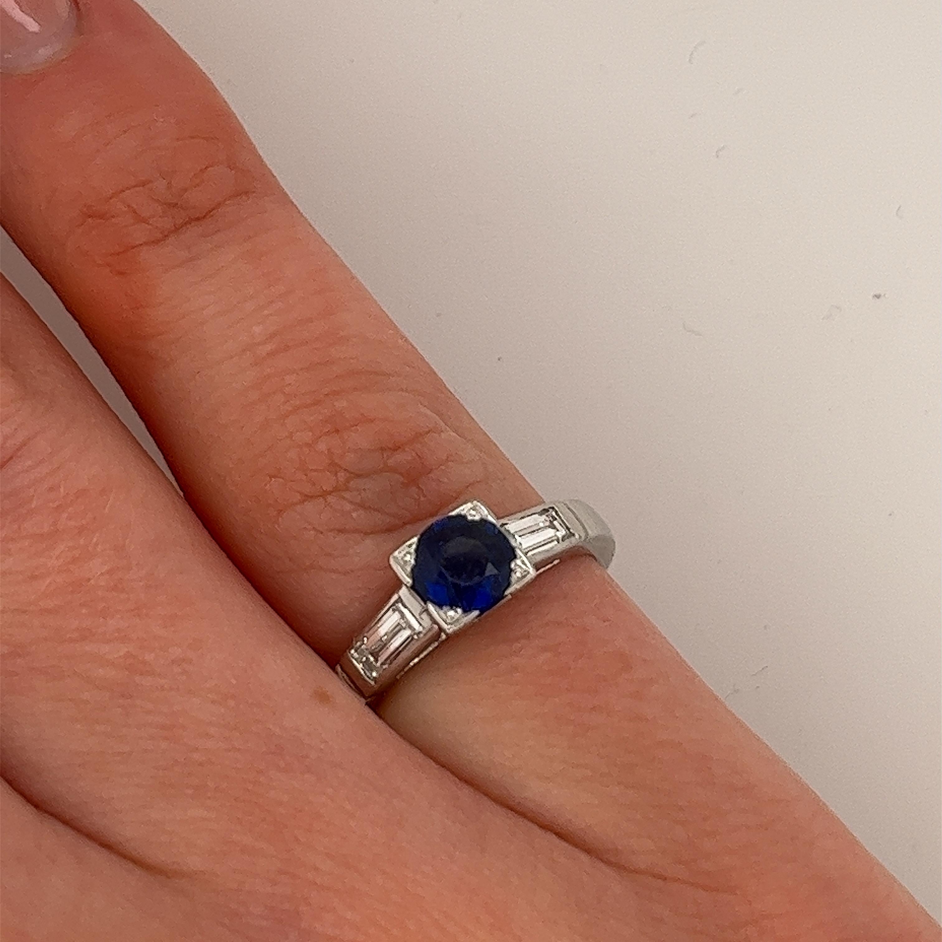 Platinum 0.60ct Sapphire & Diamond Ring Set With 2 Baguettes Diamonds on Sides For Sale 1