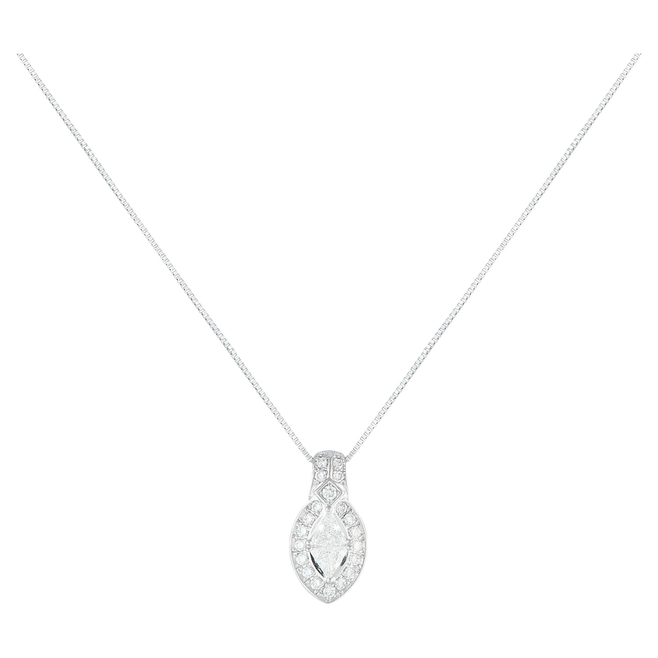 Collier en platine avec pendentif en diamant de 0.65ct
