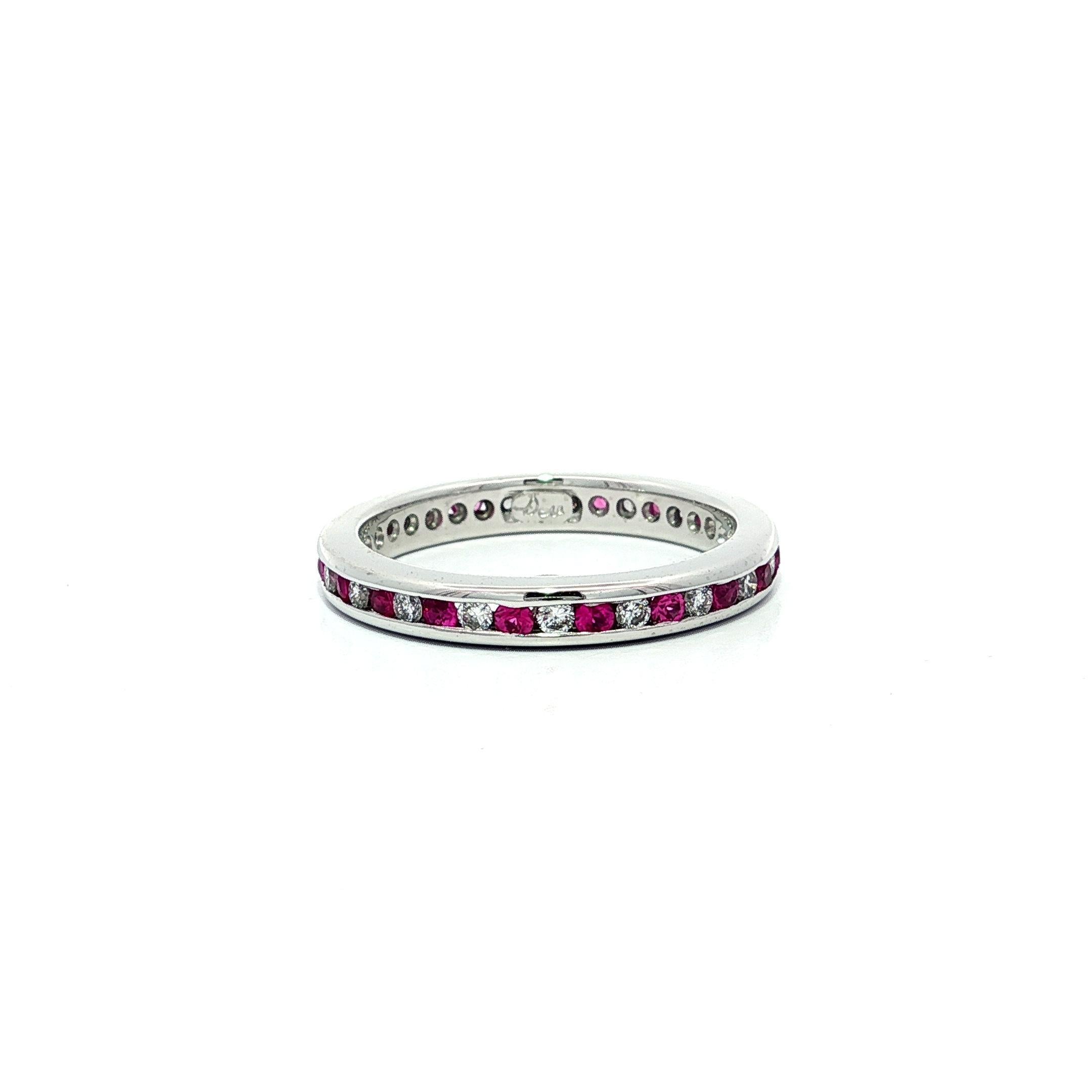 Taille brillant Bague d'éternité en platine 0.68ctw Alternating Channel Pink Sapphire & Diamond en vente