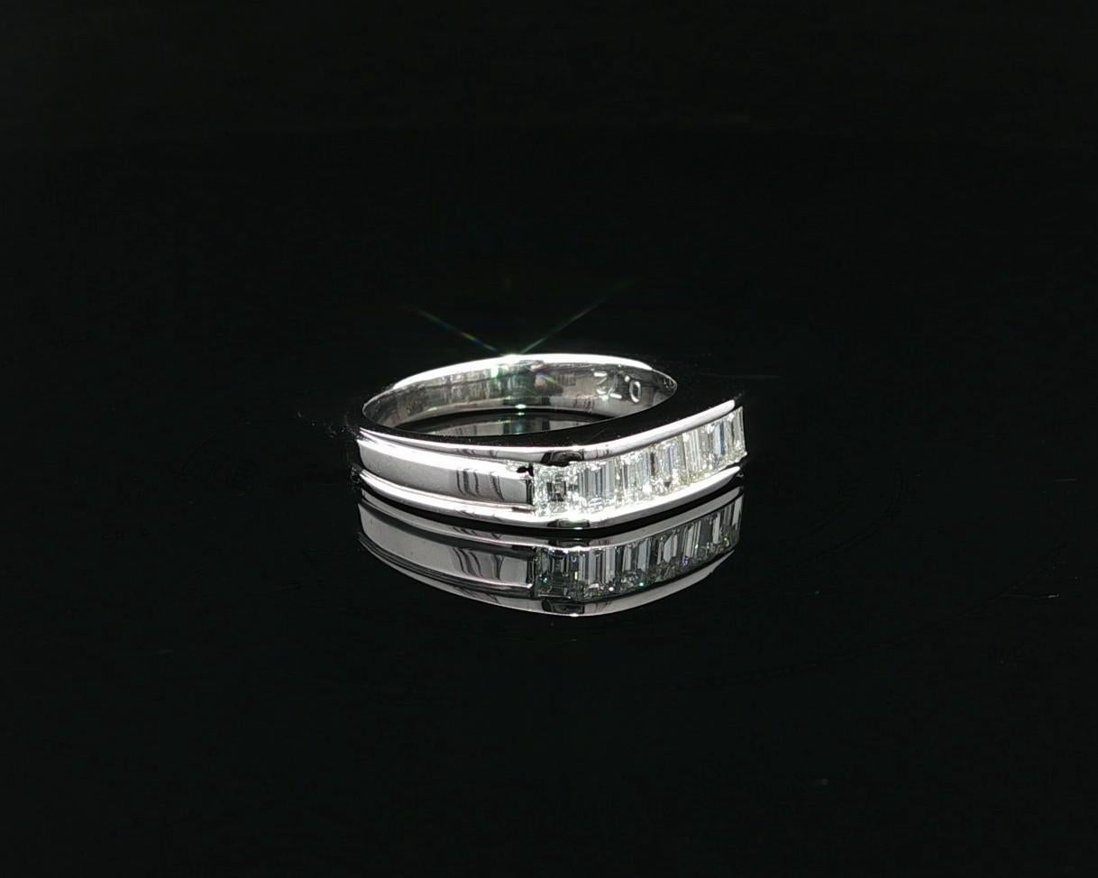 Bague en platine 0.72ct Baguette Cut Channel Set Diamond Squared Top Stack Band Ring Excellent état - En vente à Montclair, NJ