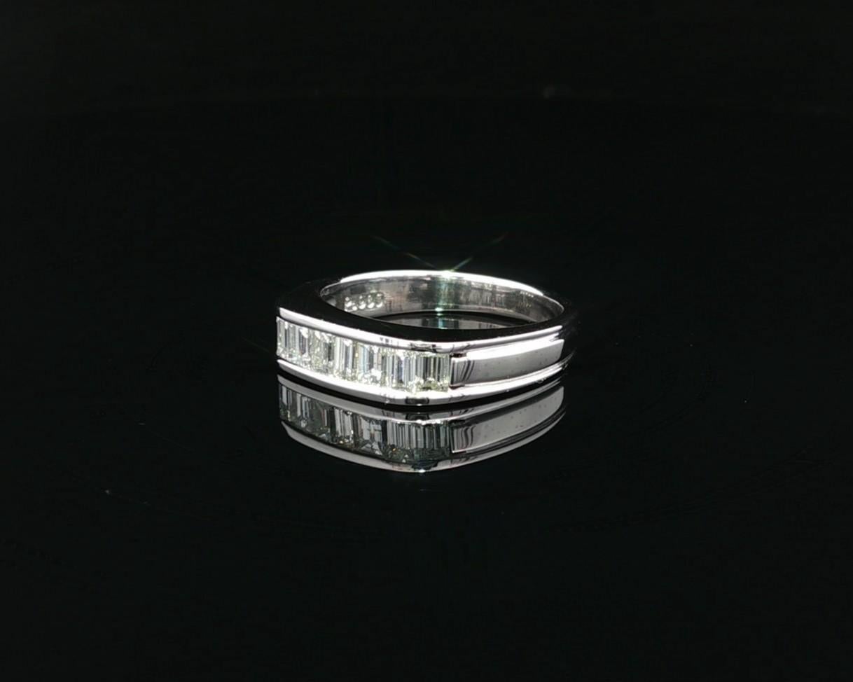Bague en platine 0.72ct Baguette Cut Channel Set Diamond Squared Top Stack Band Ring Pour femmes en vente