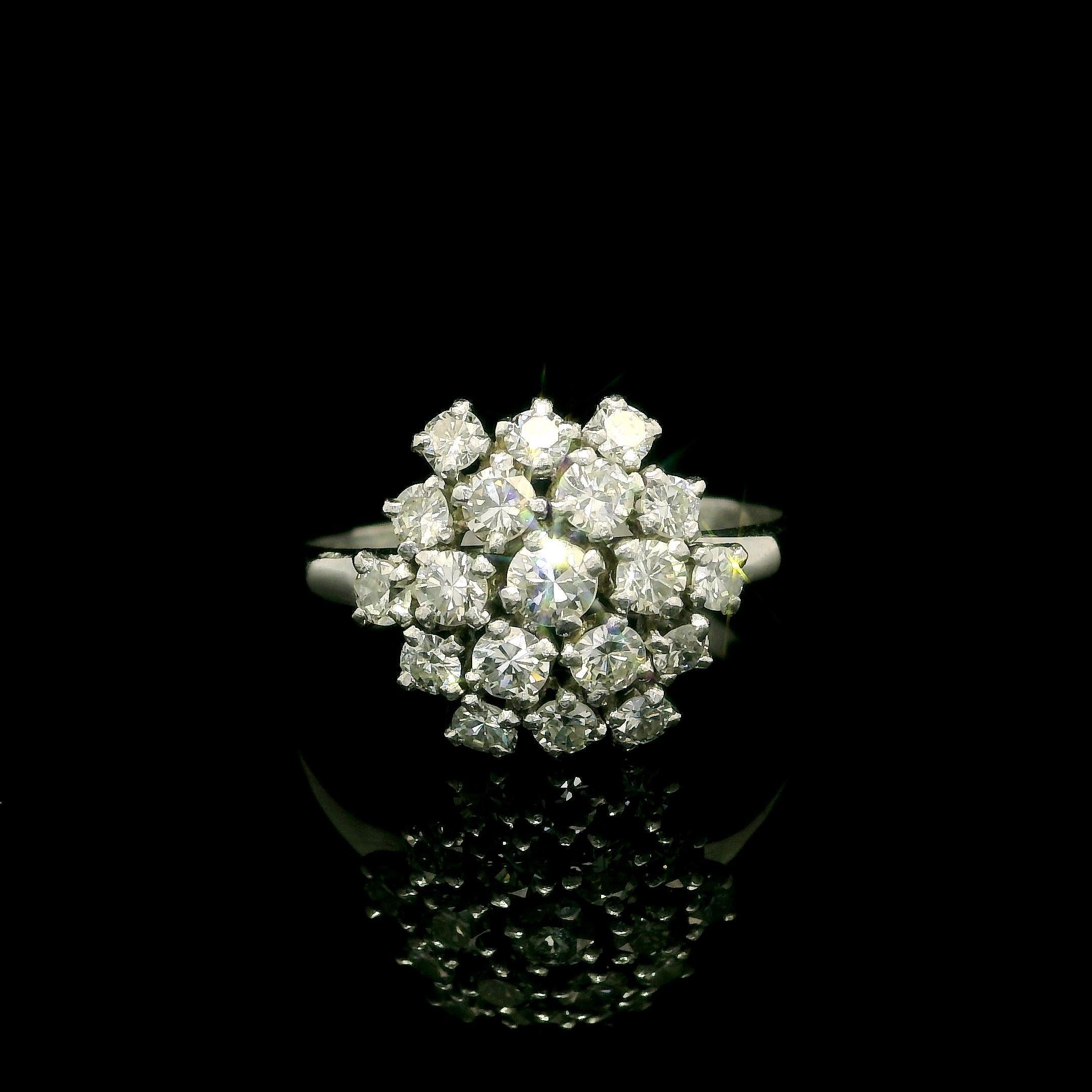 Bague flocon de neige en platine avec diamant taille ancienne de 0,74 carat à profil bas et grappe florale en vente 8