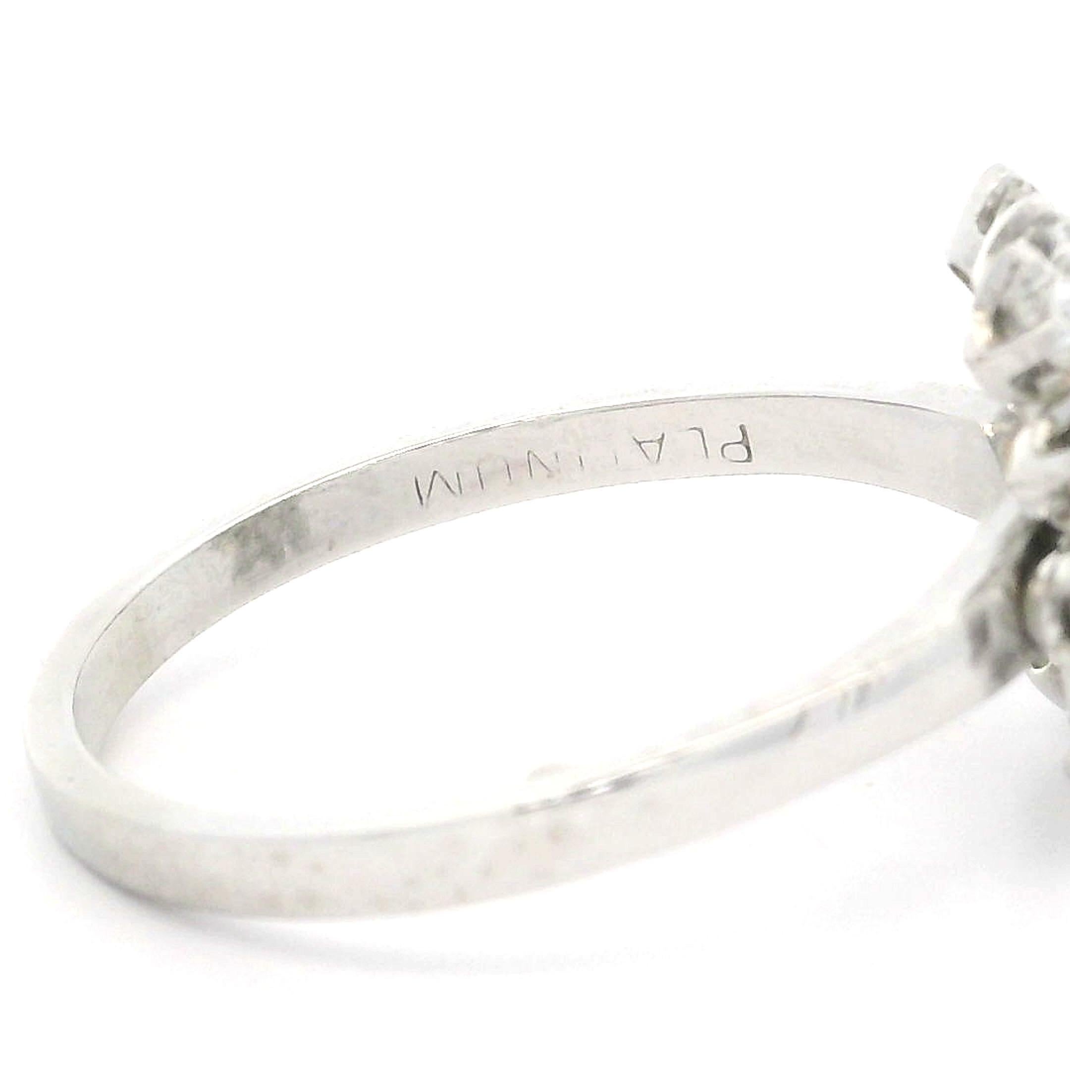Taille ronde Bague flocon de neige en platine avec diamant taille ancienne de 0,74 carat à profil bas et grappe florale en vente