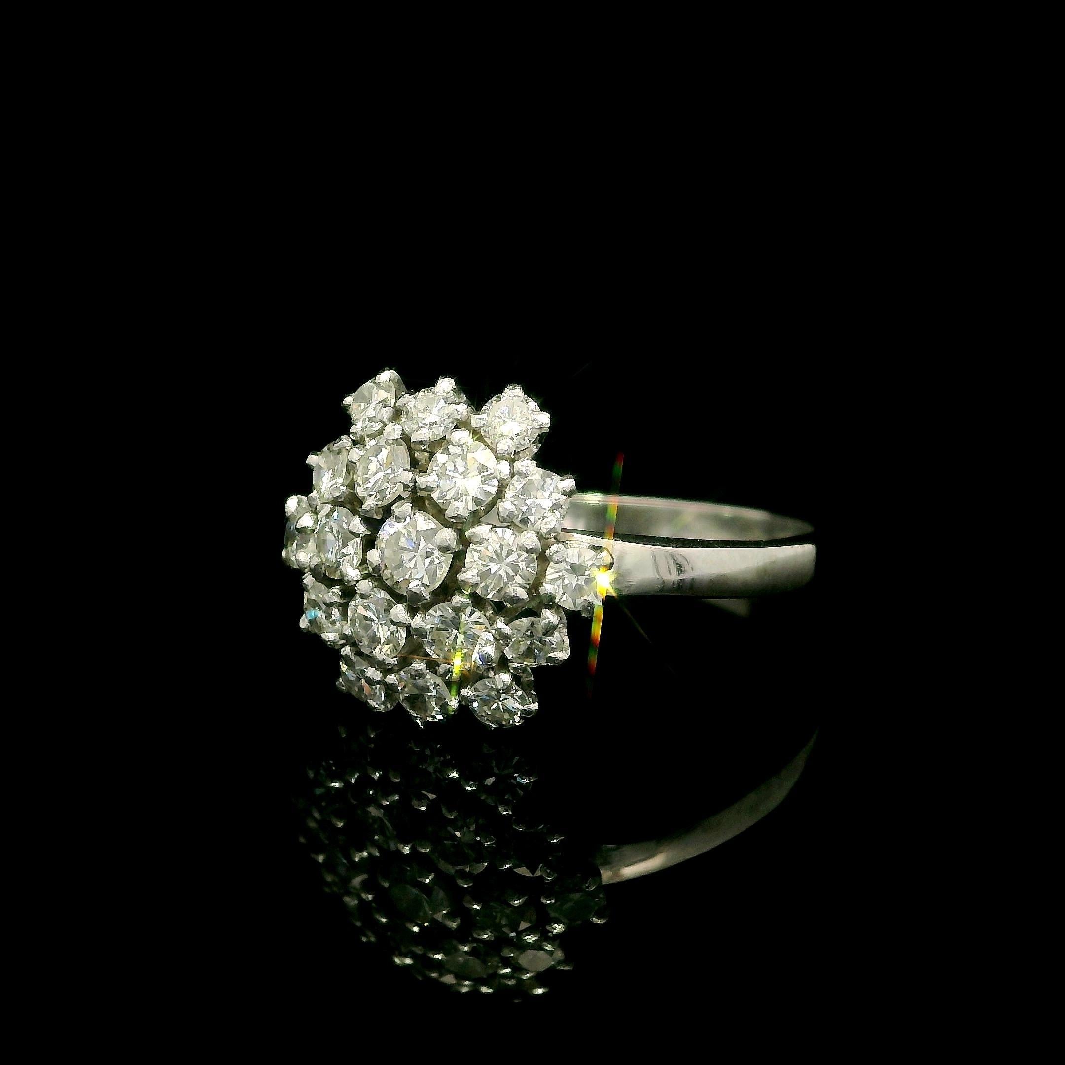 Bague flocon de neige en platine avec diamant taille ancienne de 0,74 carat à profil bas et grappe florale Bon état - En vente à Montclair, NJ