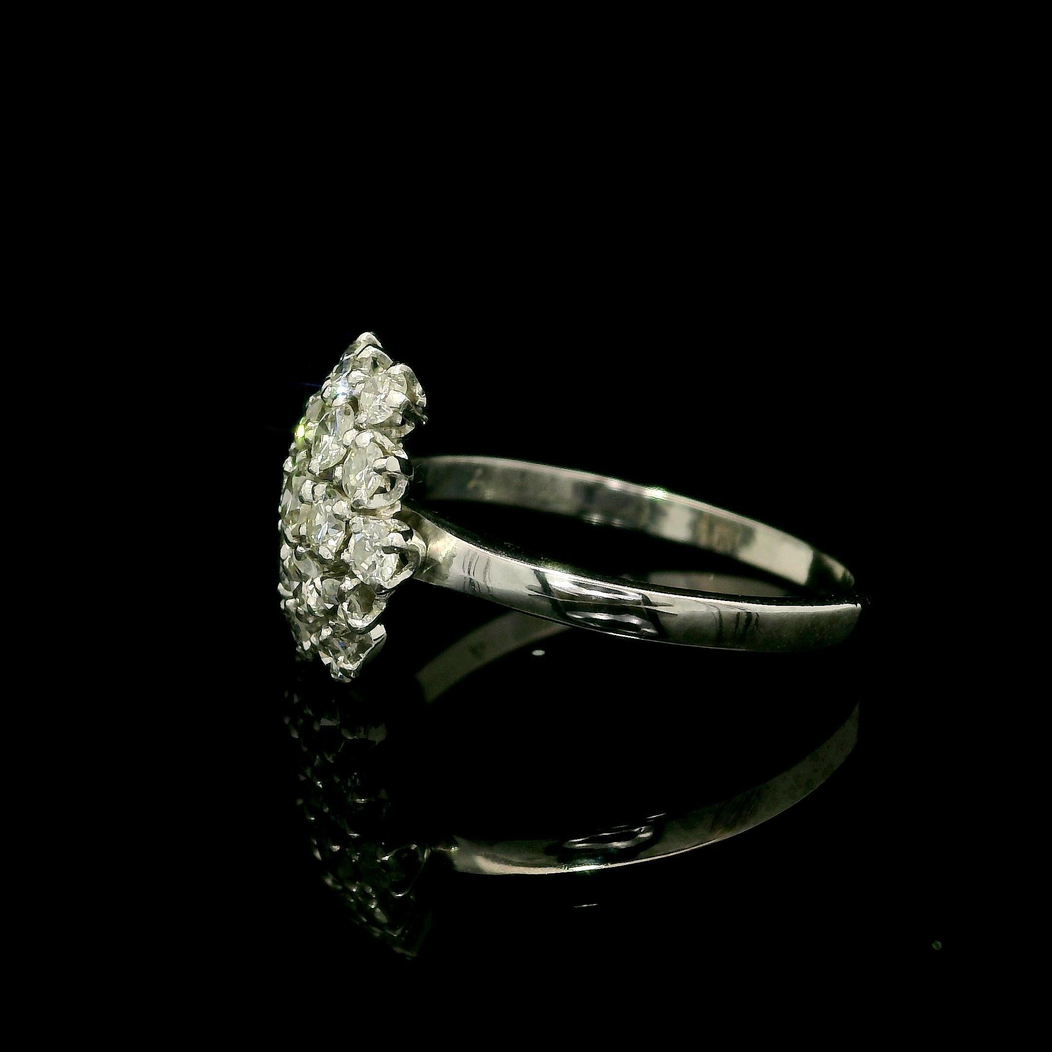 Bague flocon de neige en platine avec diamant taille ancienne de 0,74 carat à profil bas et grappe florale Pour femmes en vente
