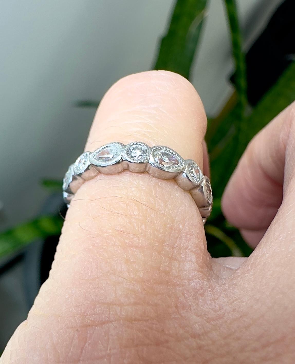 Fascia per l'eternità in platino con diamanti di forma mista da 0,75 carati totali in vendita 1