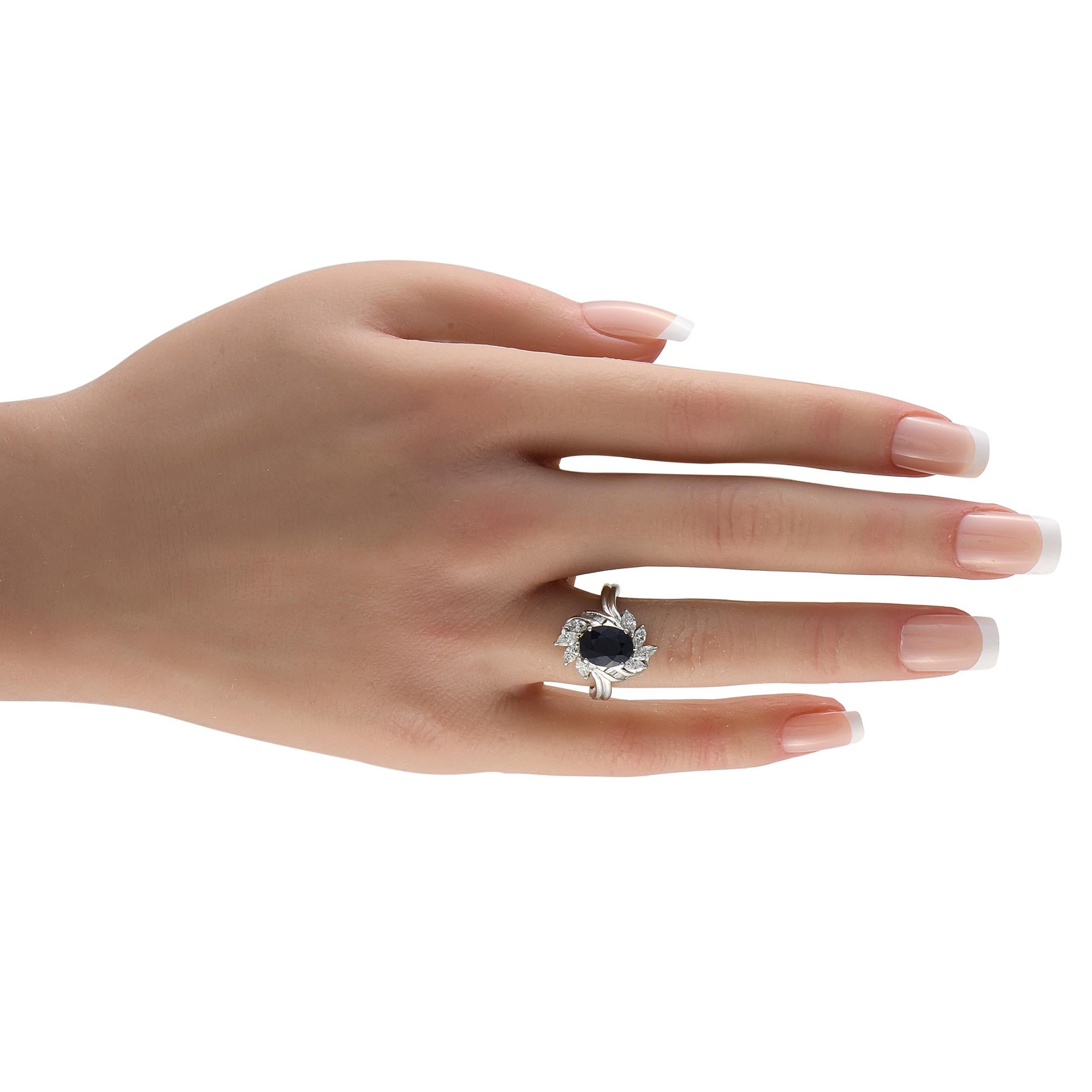 Anillo de platino con diamante y zafiro de 0,79 ct Corte marquesa en venta