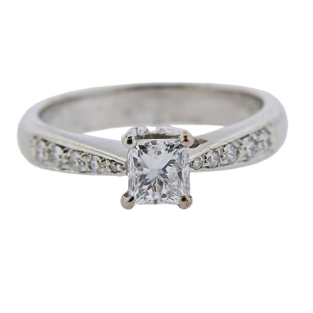 Bague de fiançailles en platine avec diamant de 0.83 carat Pour femmes en vente