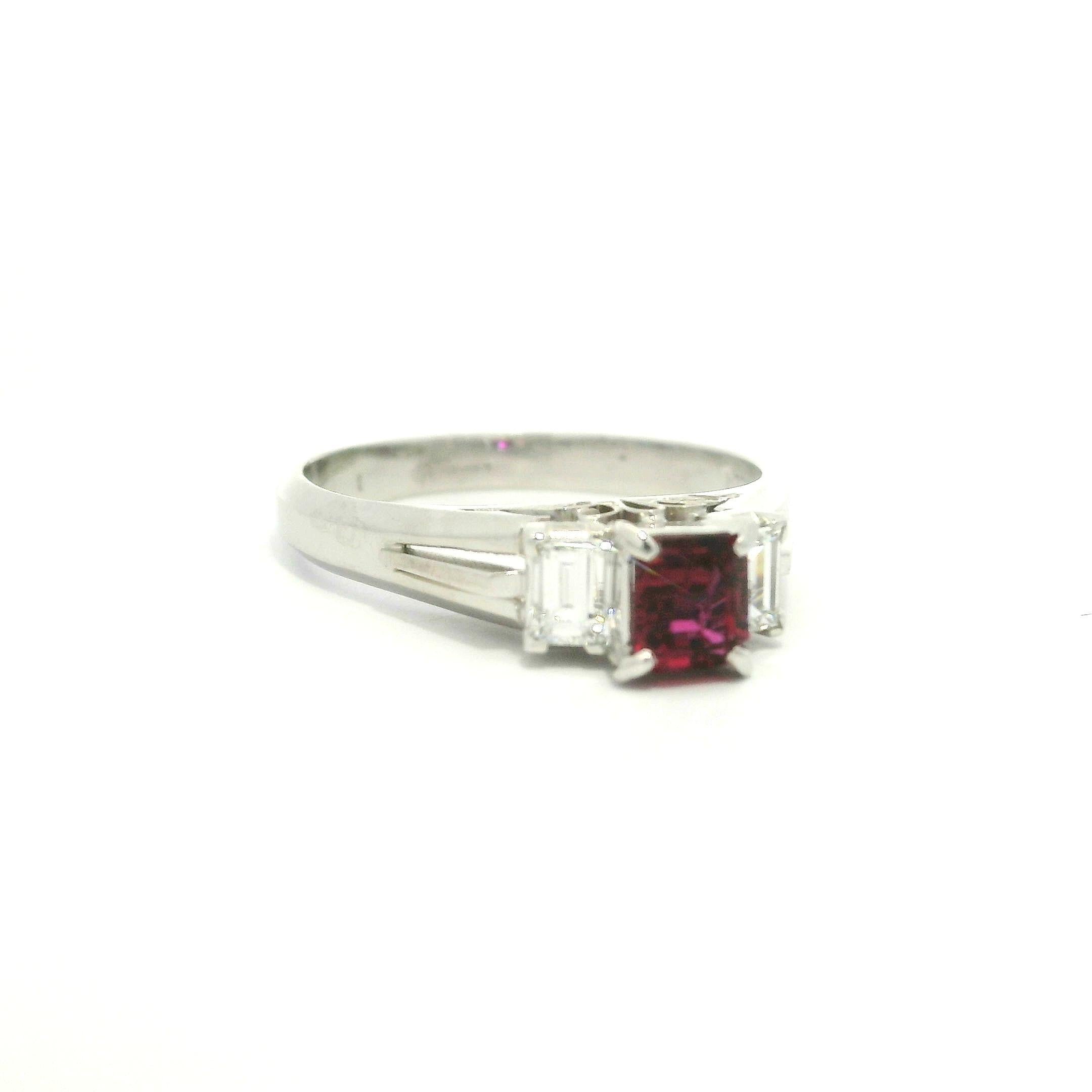 Platino 0,92ct Taglio Quadrato Rubino Baguette Diamante Laterale Alto Profilo A.Stone in vendita 11