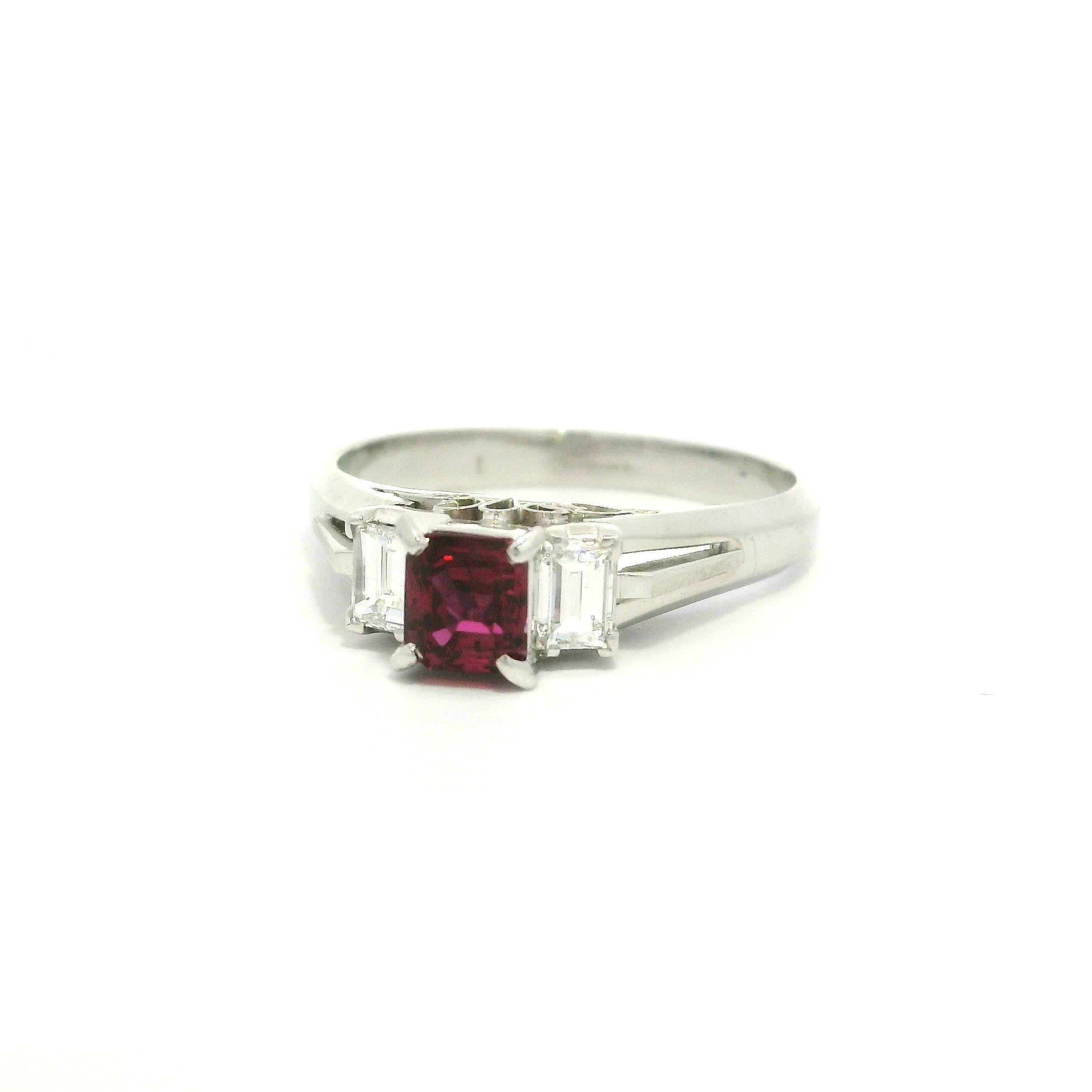 Platino 0,92ct Taglio Quadrato Rubino Baguette Diamante Laterale Alto Profilo A.Stone in vendita 12
