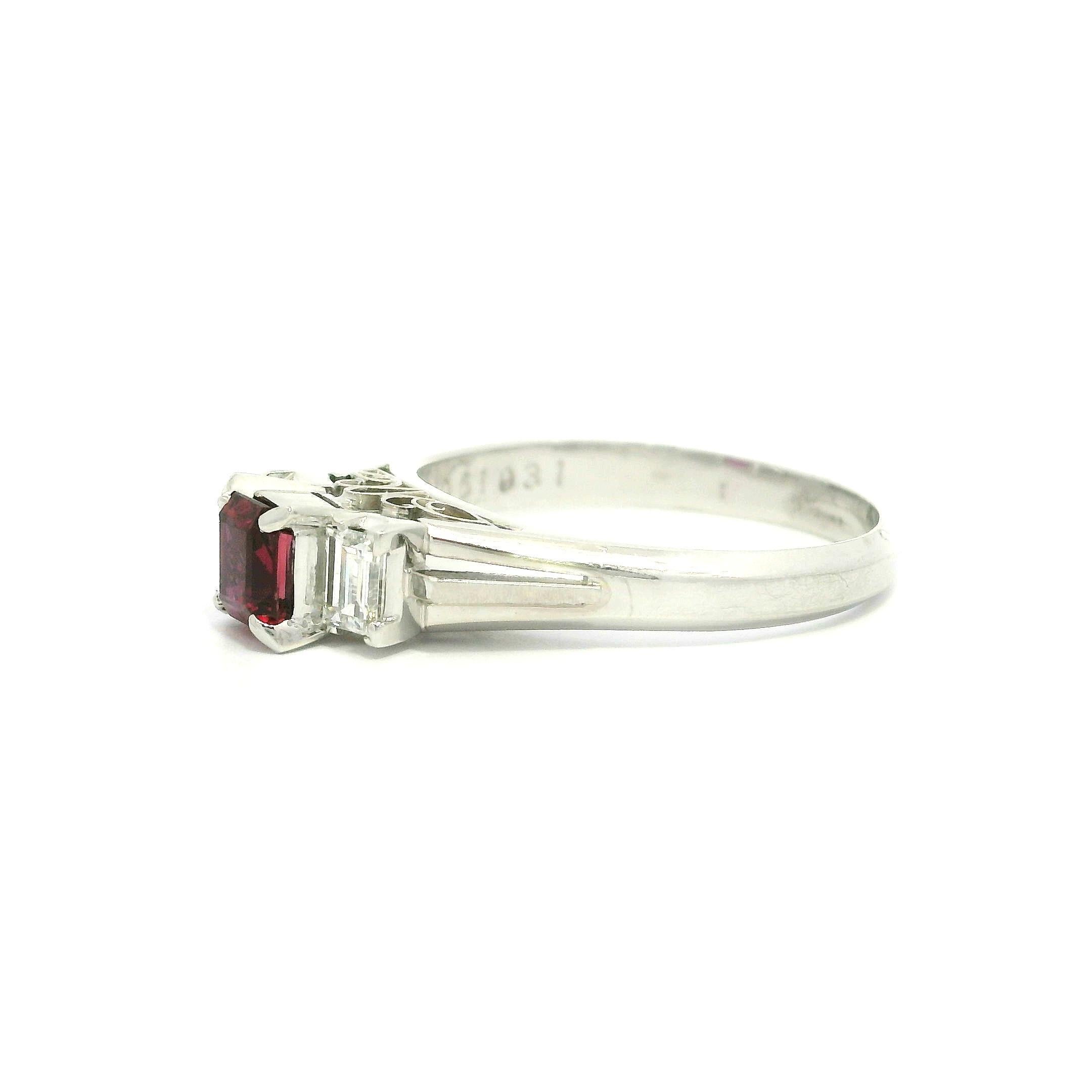 Platino 0,92ct Taglio Quadrato Rubino Baguette Diamante Laterale Alto Profilo A.Stone in vendita 4