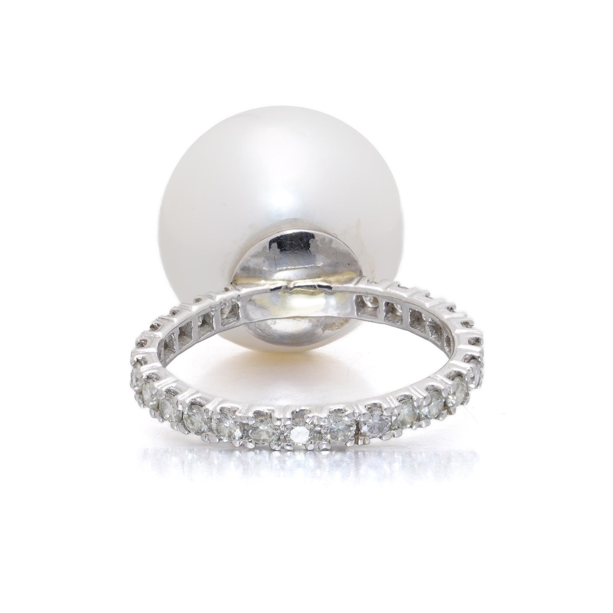 Platinum 1.00 ct. round brilliant diamond and Cultured SaltwaterPearl Ring In Good Condition For Sale In Braintree, GB