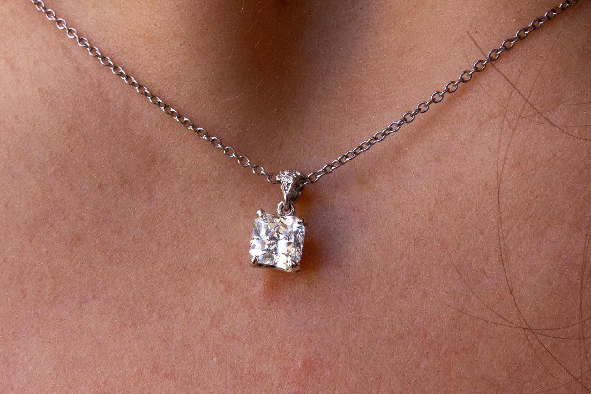 Collana in platino con diamante taglio radiante da 1,02 carati in vendita 1