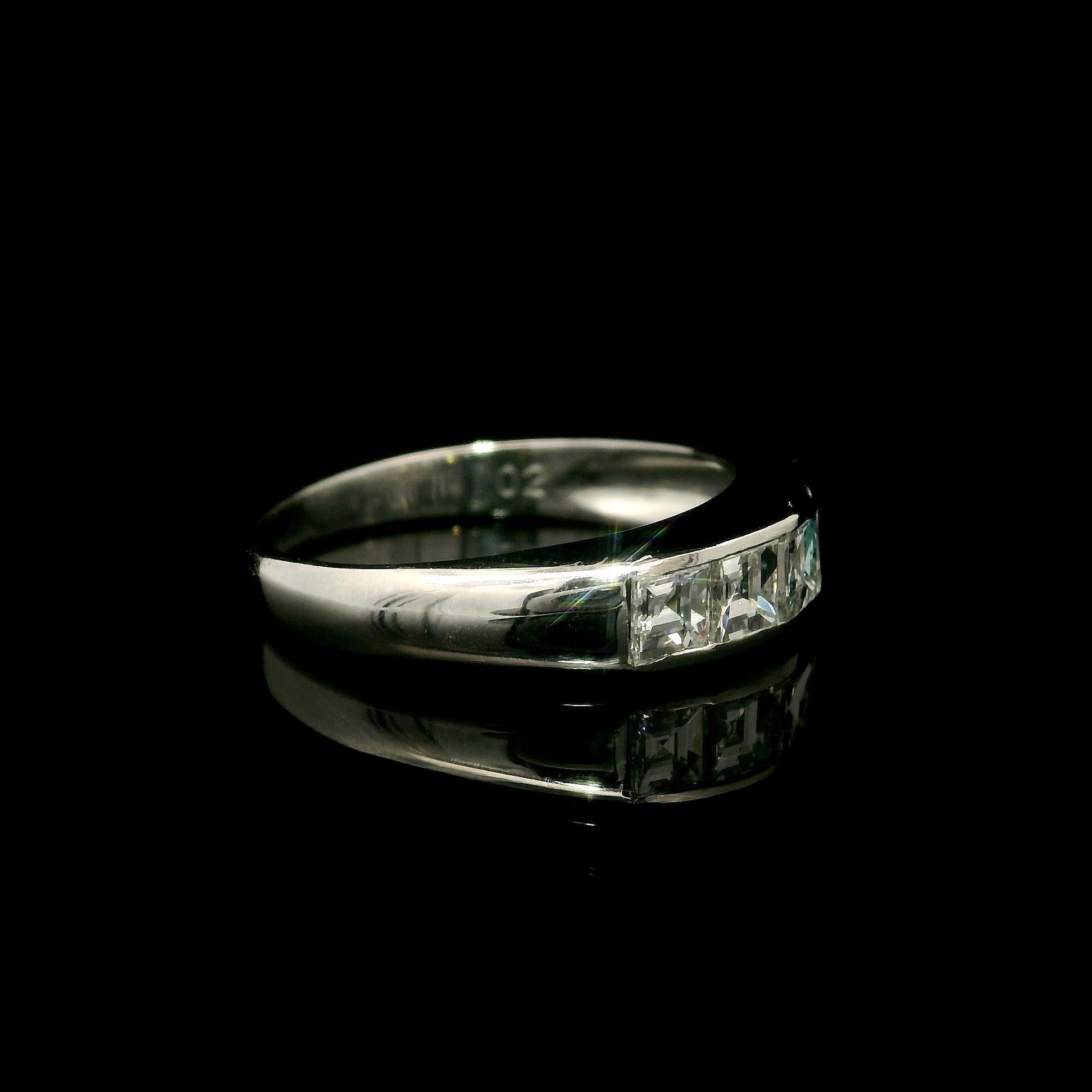Platin 1,02ctw Square Step Carre Cut Channel Diamond 5 Stone Band Ring (Carréeschliff) im Angebot