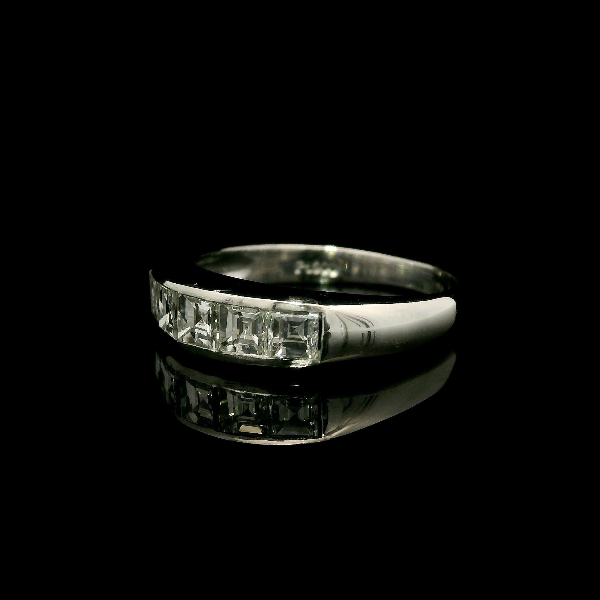 Platin 1,02ctw Square Step Carre Cut Channel Diamond 5 Stone Band Ring im Zustand „Gut“ im Angebot in Montclair, NJ