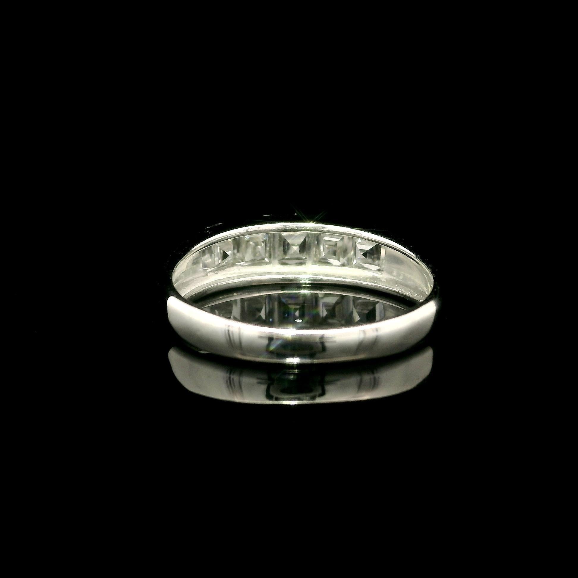 Platin 1,02ctw Square Step Carre Cut Channel Diamond 5 Stone Band Ring im Angebot 1