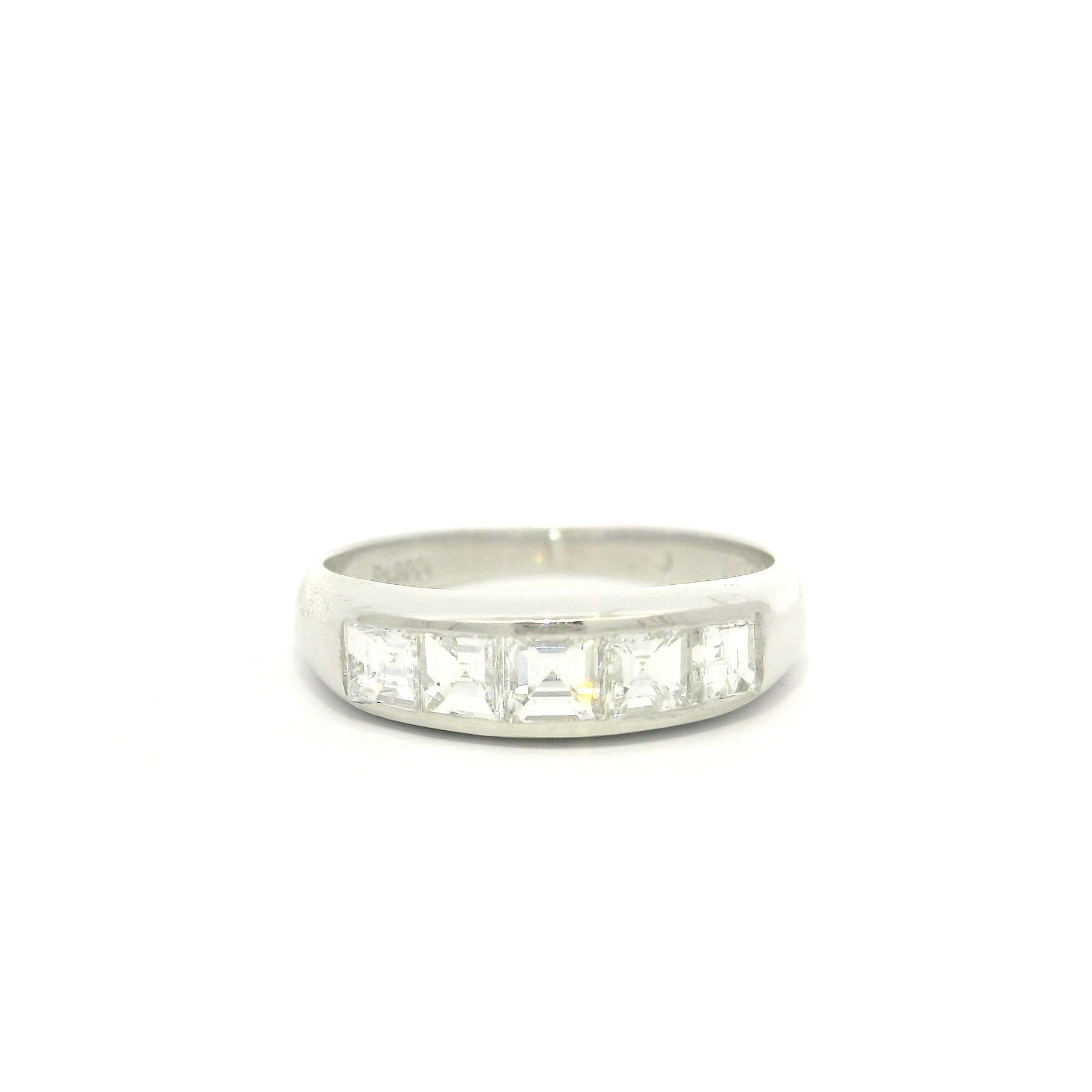 Platin 1,02ctw Square Step Carre Cut Channel Diamond 5 Stone Band Ring im Angebot 3