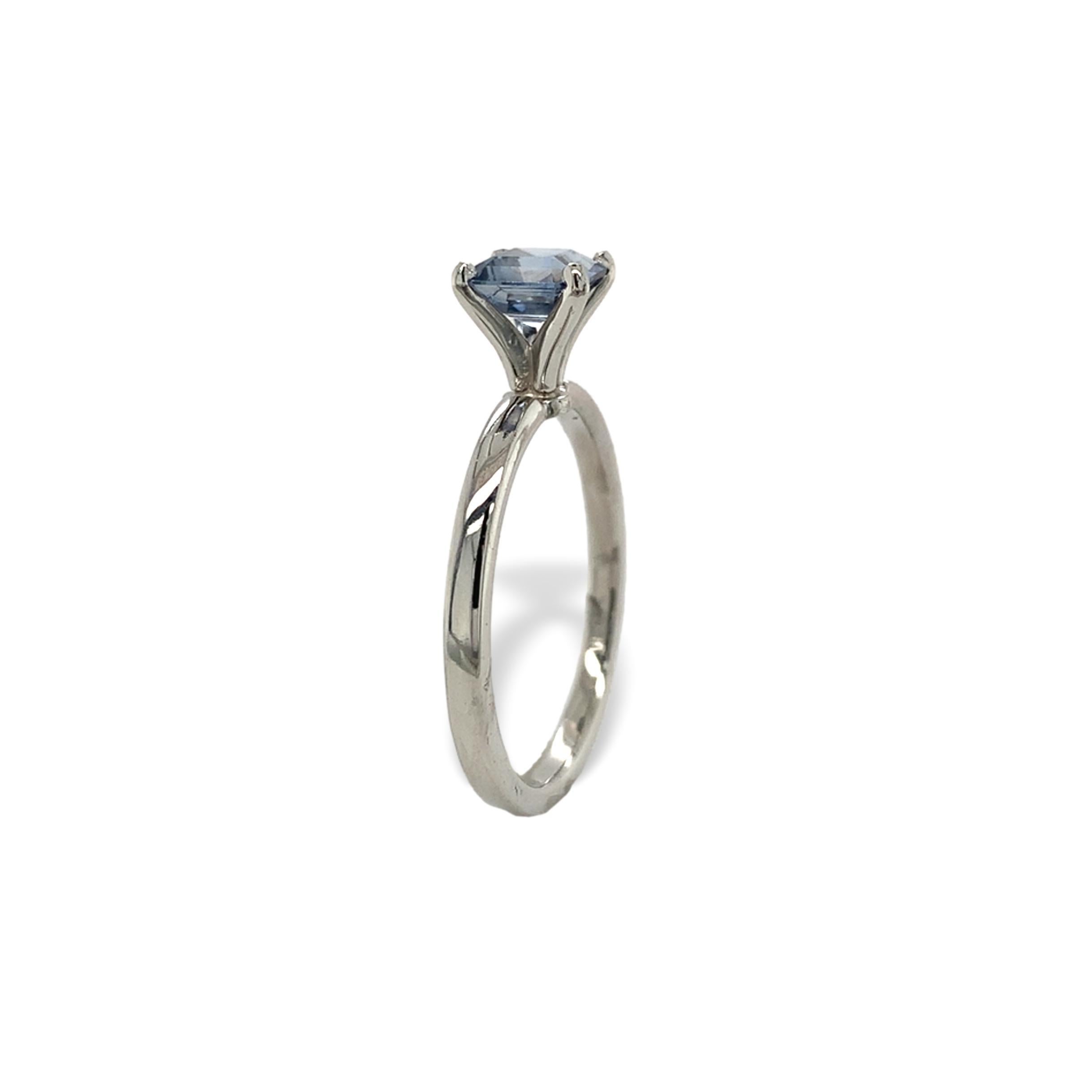 Taglio Asscher Anello solitario in platino con zaffiro blu di Ceylon da 1,03 carati in vendita