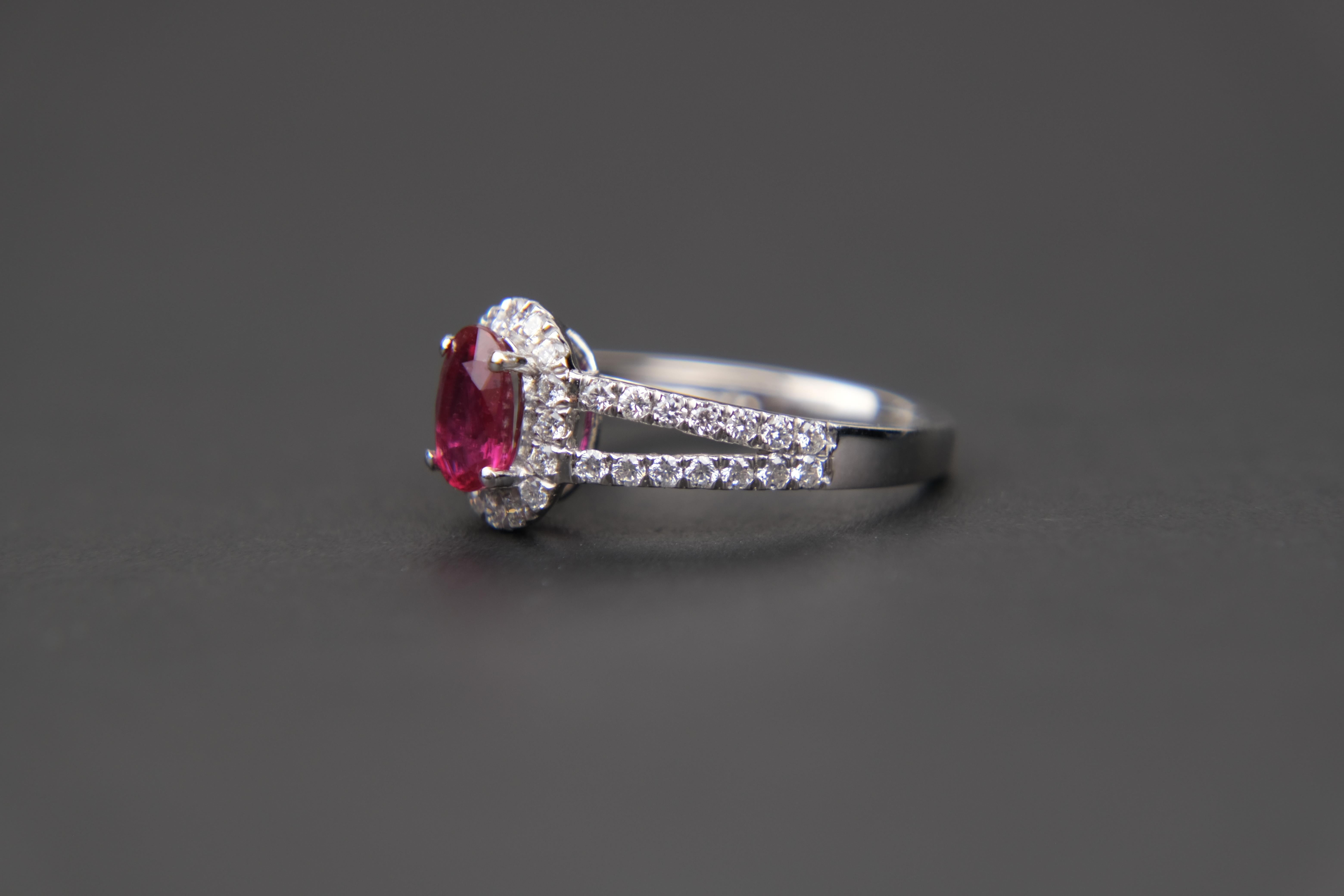 Platinum 1.04 Carat Unheated Ruby and Diamond Ring with GIA Report In Good Condition For Sale In Bradford, Ontario