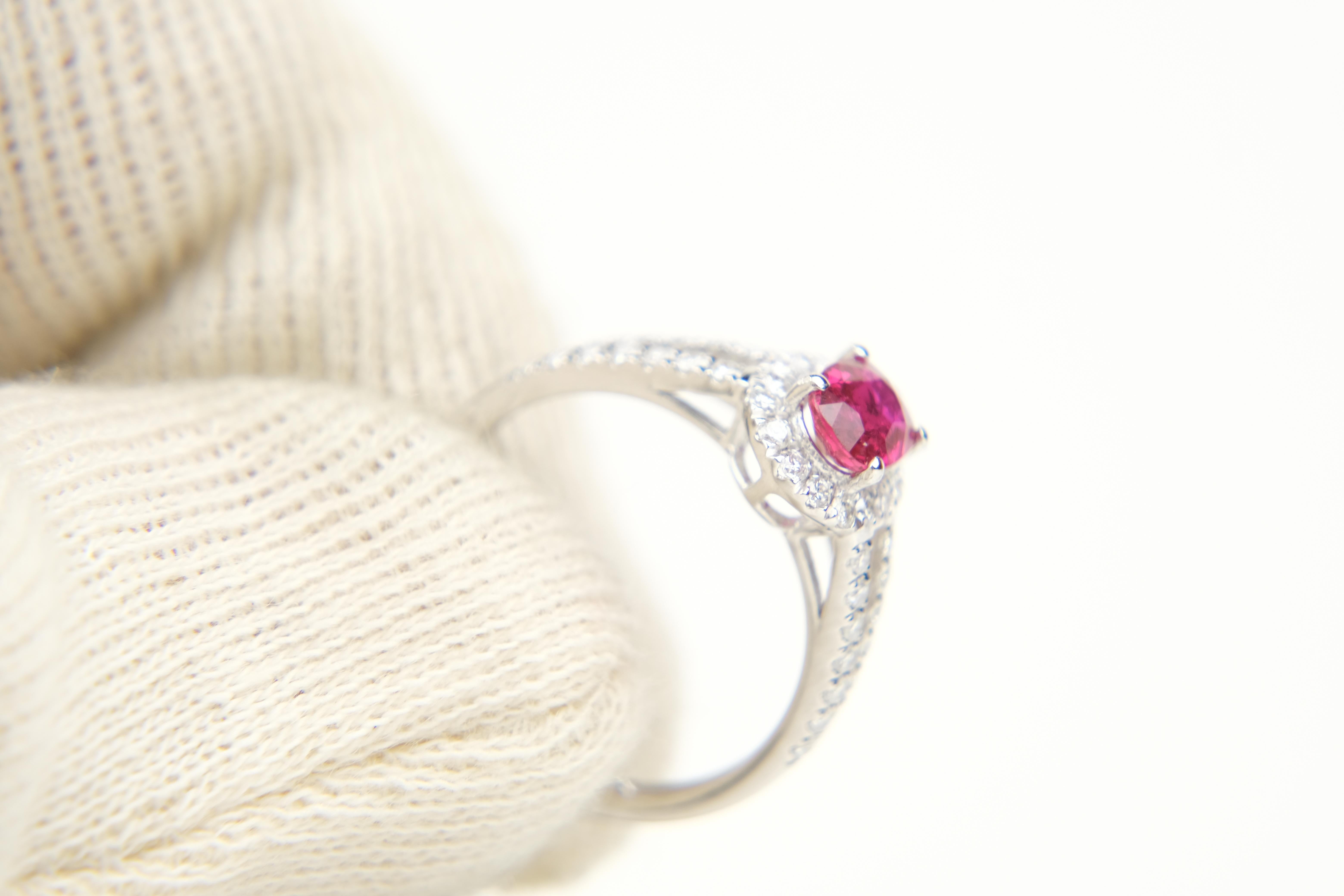 Platinum 1.04 Carat Unheated Ruby and Diamond Ring with GIA Report For Sale 2