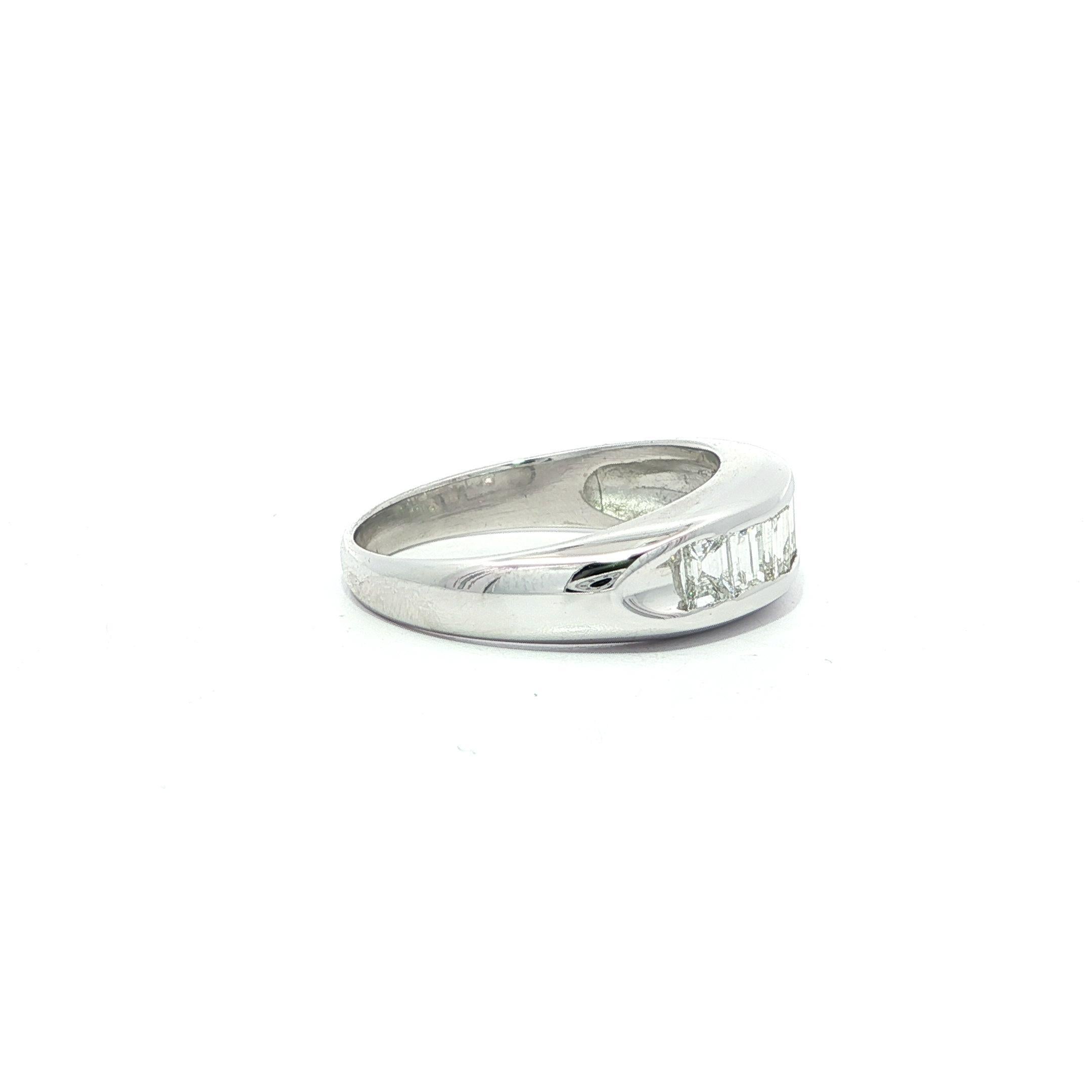 Platin 1,04ctw Carré Square Step Cut Channel Diamond 7 Stones Stack Band Ring im Angebot 2