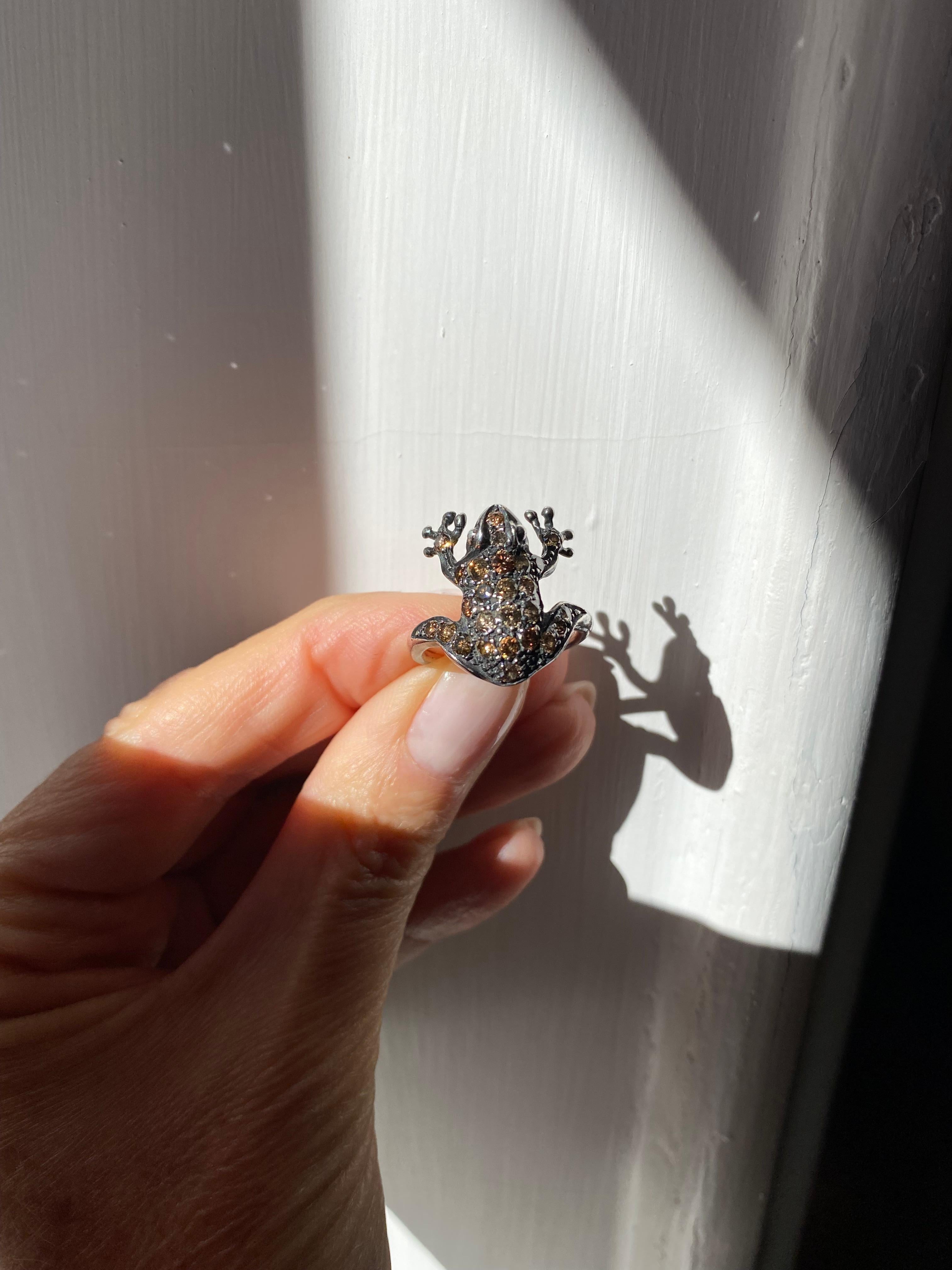 Women's Platinum 1.05 Karats Brown Diamonds Animal Design Frog Contemporary Ring For Sale