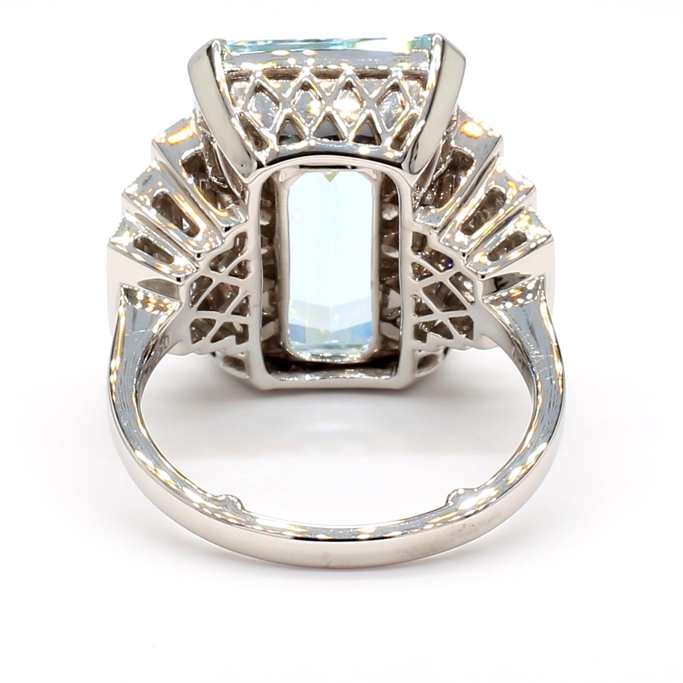 Bague cocktail aigue-marine 10,50 carats et diamants Neuf - En vente à New York, NY