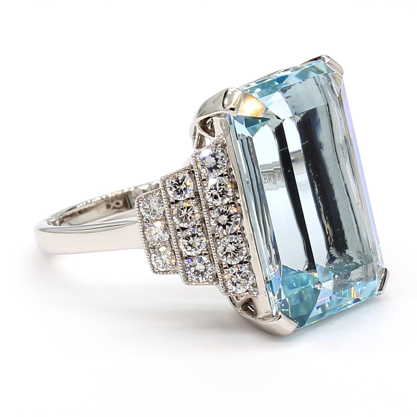 Bague cocktail aigue-marine 10,50 carats et diamants en vente 2