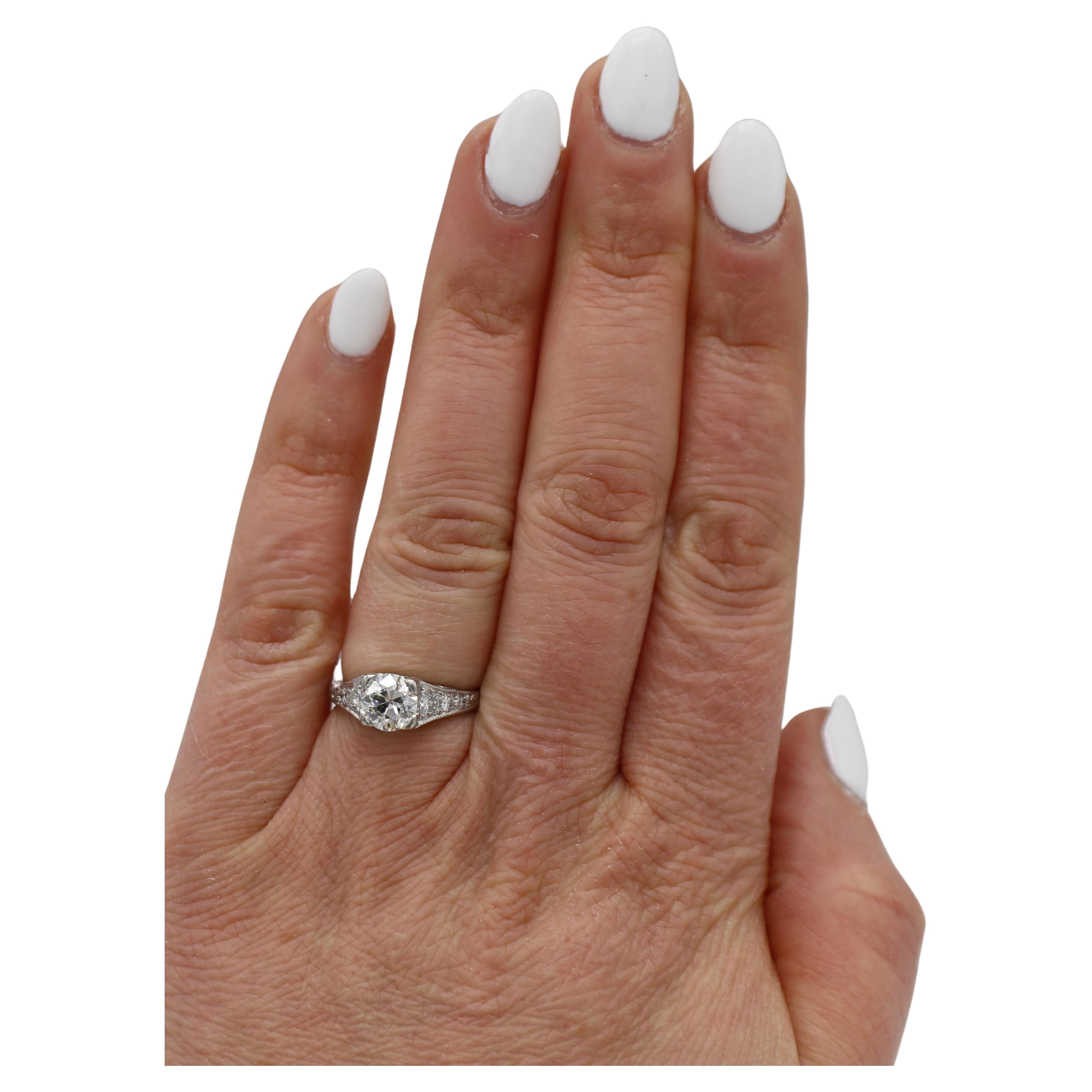Bague de fiançailles en platine avec diamant naturel de taille européenne ancienne de 1,06 carat  Pour femmes en vente