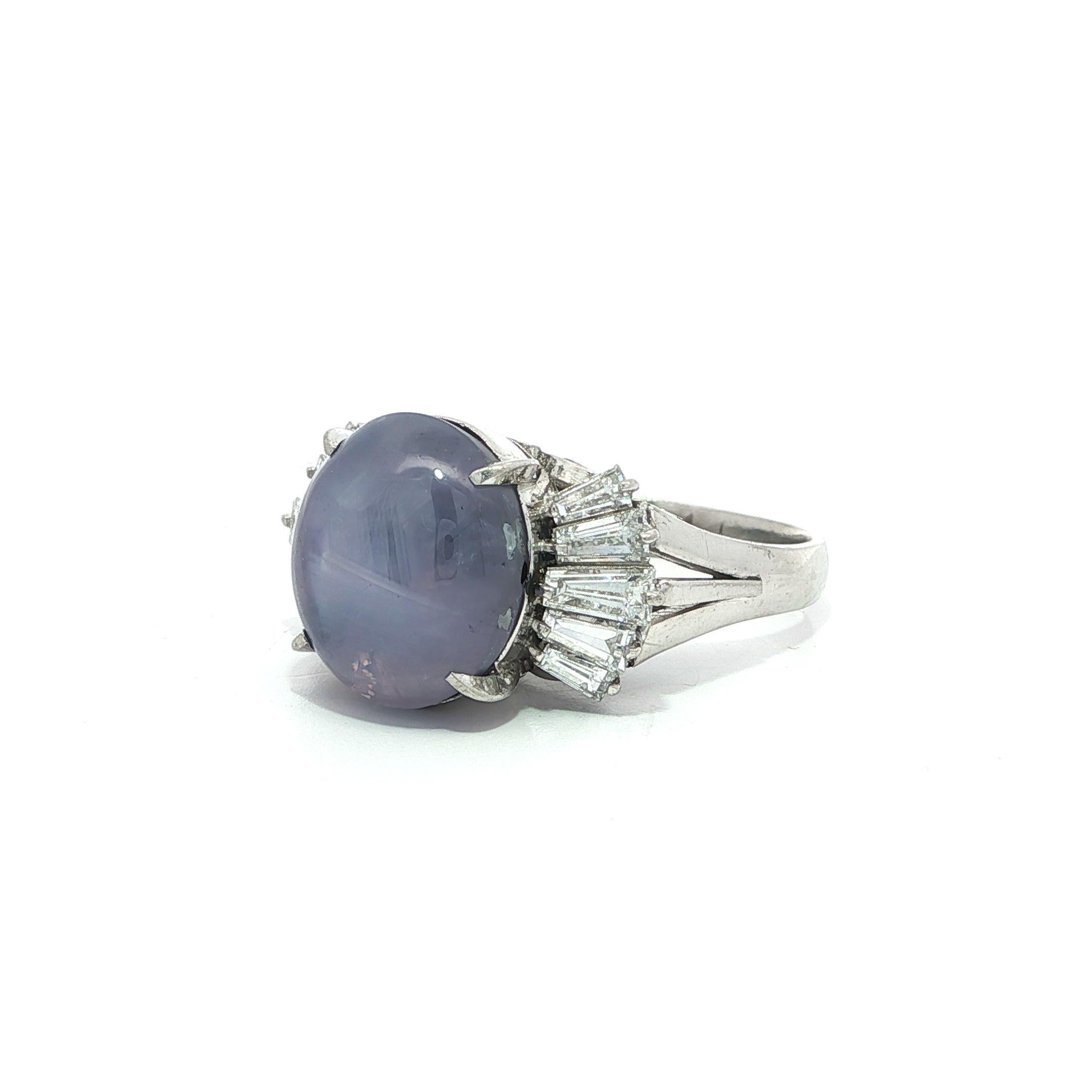 --Stein(e):--
(1) Natürlicher echter Sternsaphir - ovaler Cabochon-Schliff - Zackenfassung - graublaue Farbe - scharfer Stern - 100% natürlich -10,04ct (genau.)
(10) Natürliche echte Diamanten - konischer Baguetteschliff - Zackenfassung - Farbe F/G