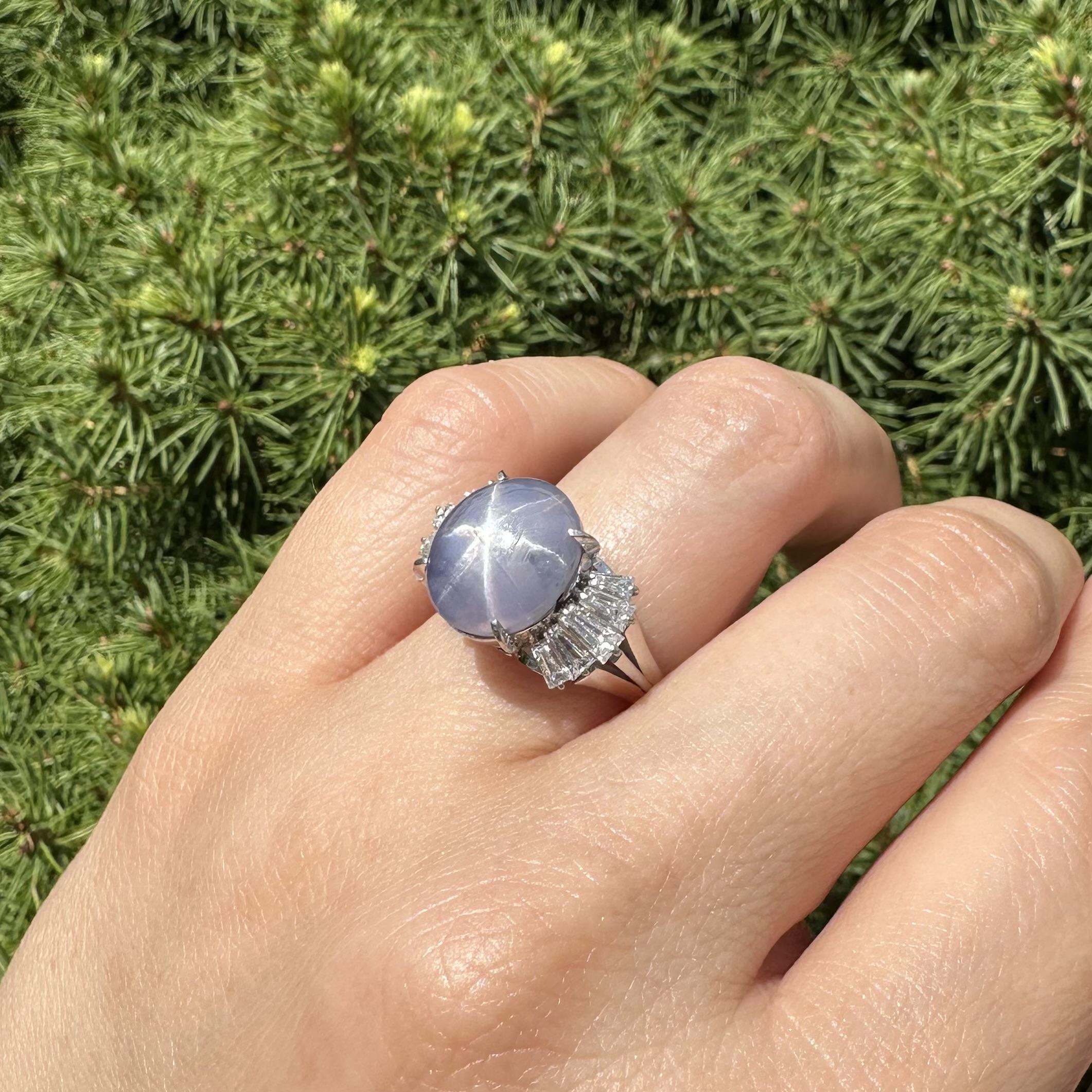 Platin 10,95ctw Oval Sharp Star Sapphire Baguette Diamant Flared Ribbon Ring Damen im Angebot