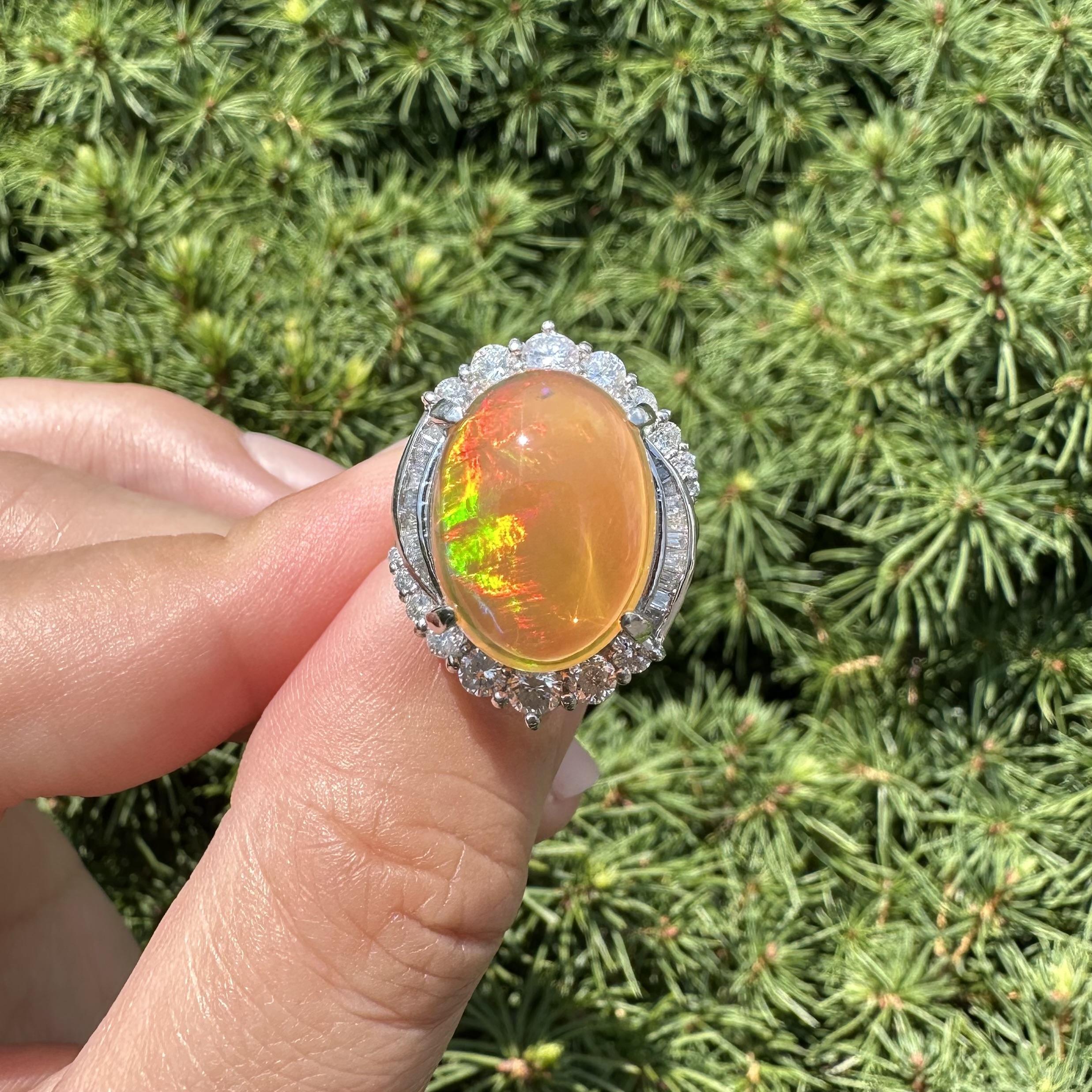 Bague en platine 11.05ctw Large Orange Fiery Jelly Opal w/ Diamond Halo Ring en vente 7