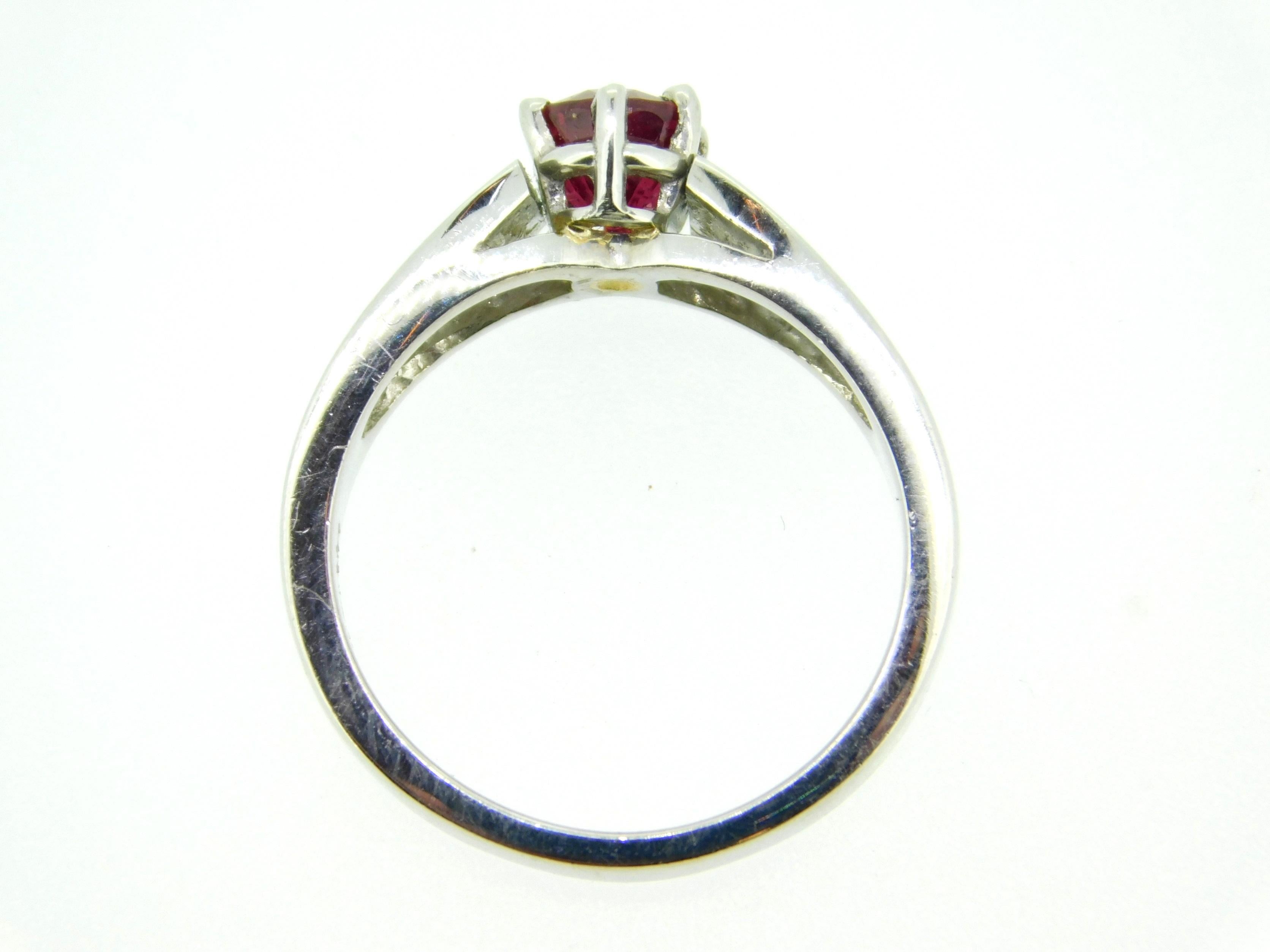 Contemporary Platinum 1.10ct Ruby Ring Fine Red Color For Sale