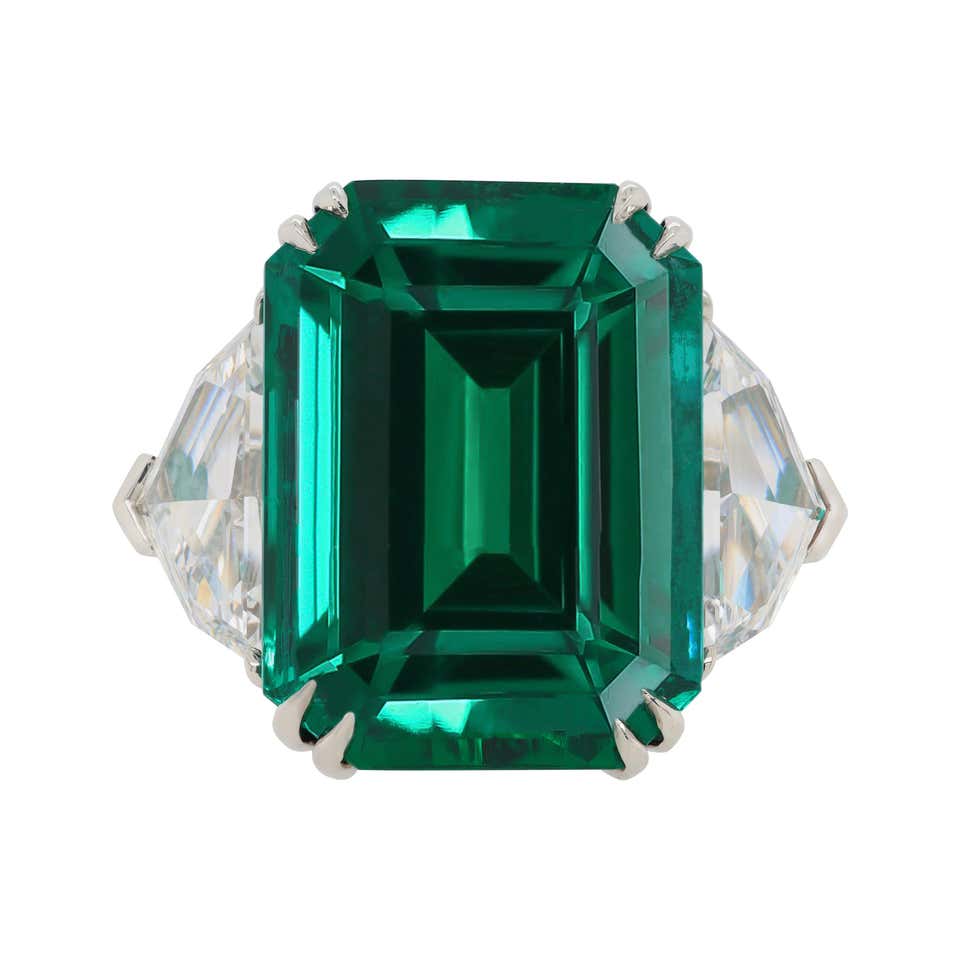 Platinum 9.63 Carat Emerald 2 Stone Ring For Sale at 1stDibs