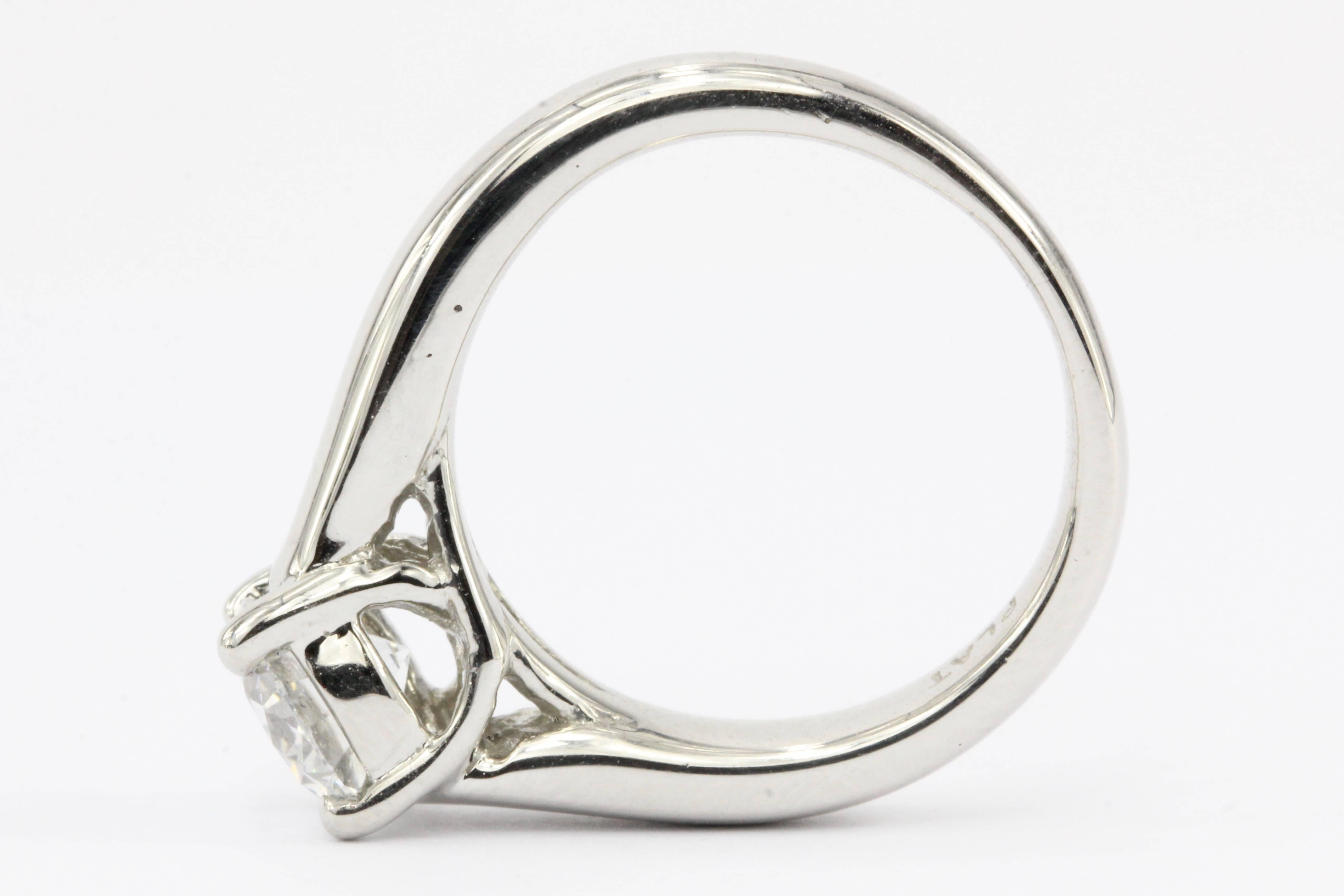 Women's Platinum 1.12 Carat D/VS2 Round Brilliant Diamond Solitaire Engagement Ring