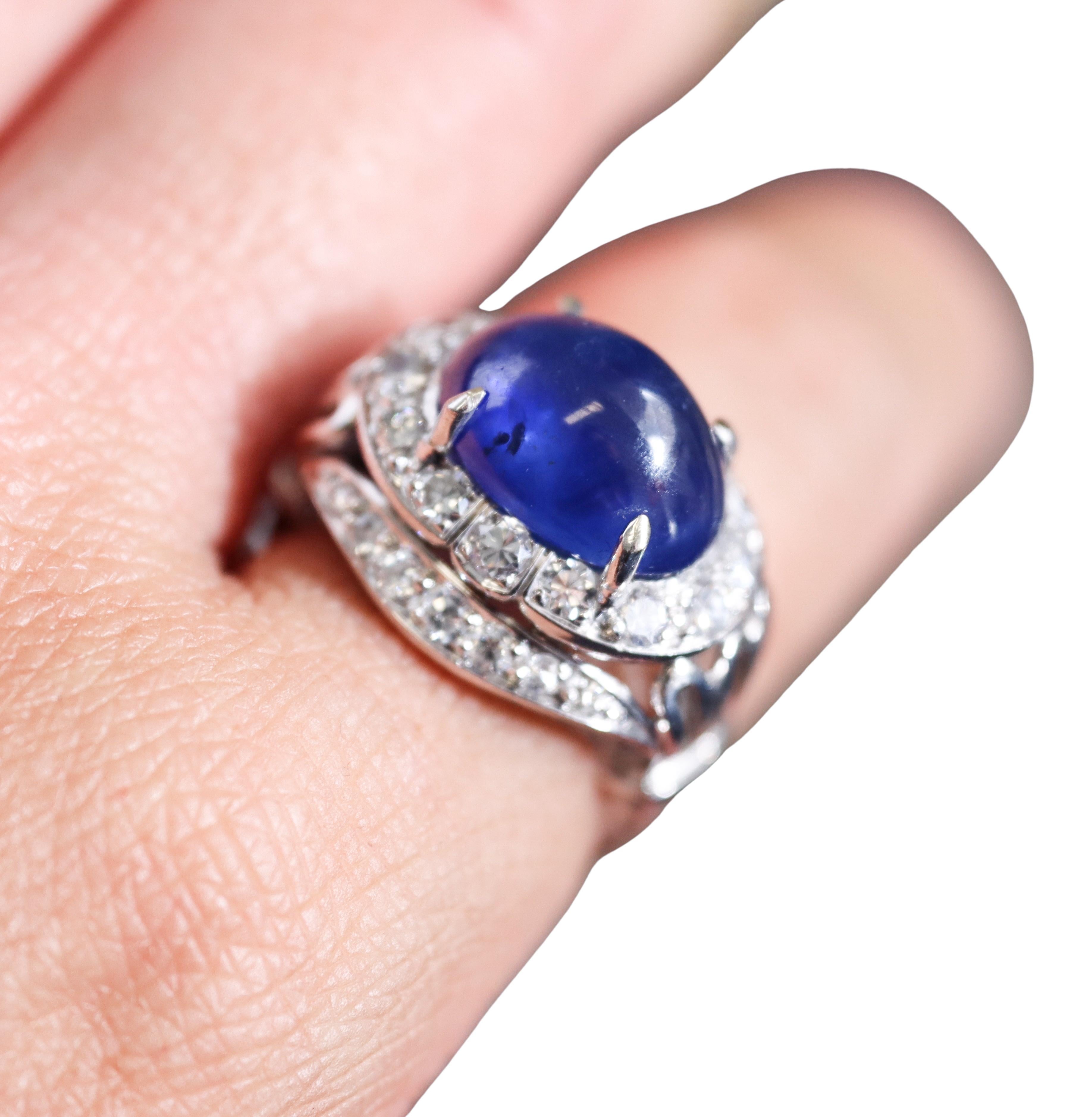 Bague en platine avec saphir cabochon de 11,50 carats Excellent état - En vente à New York, NY