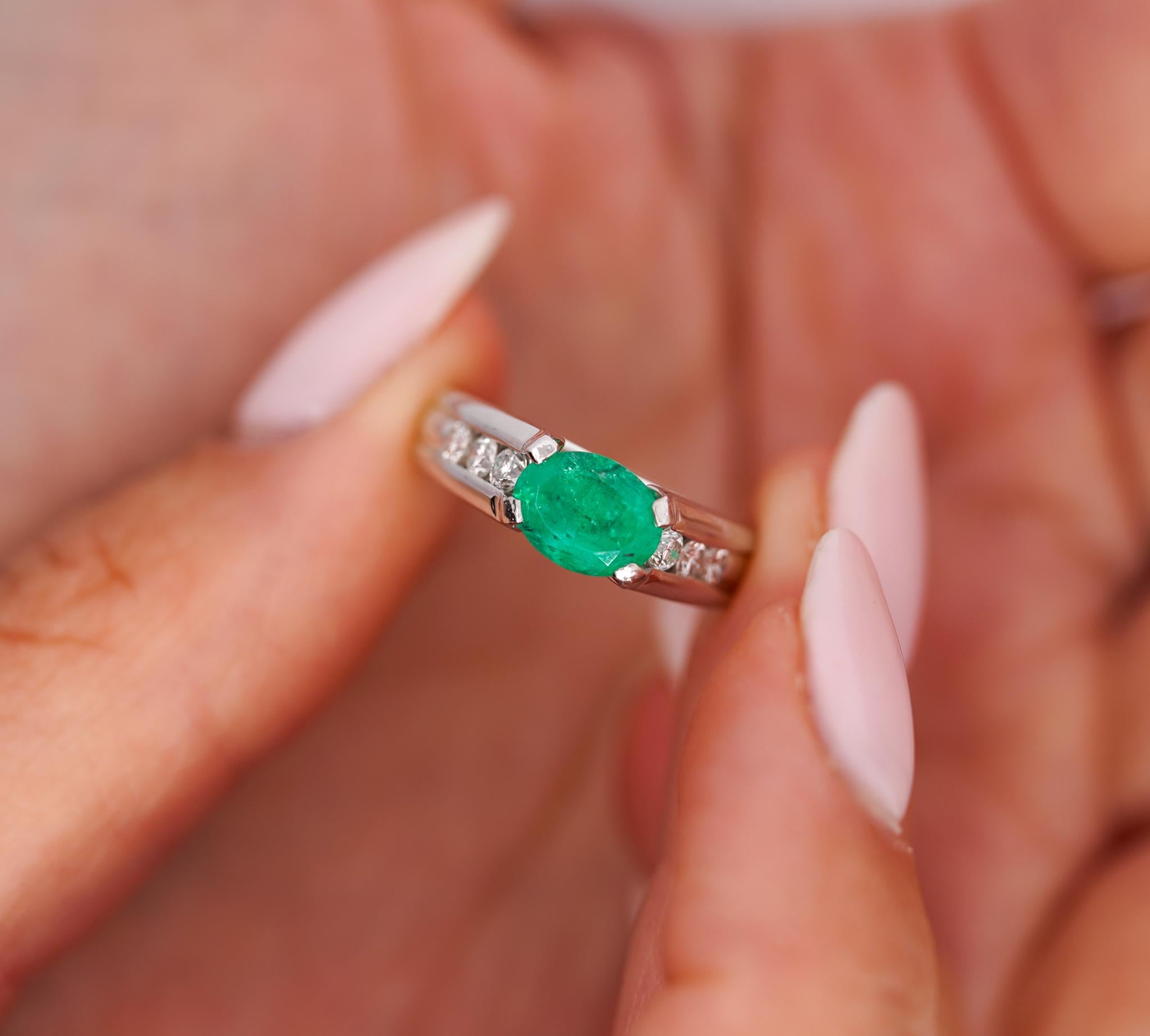 Platinum 1.17 Carat Oval East West Emerald & Diamond Ring For Sale 1