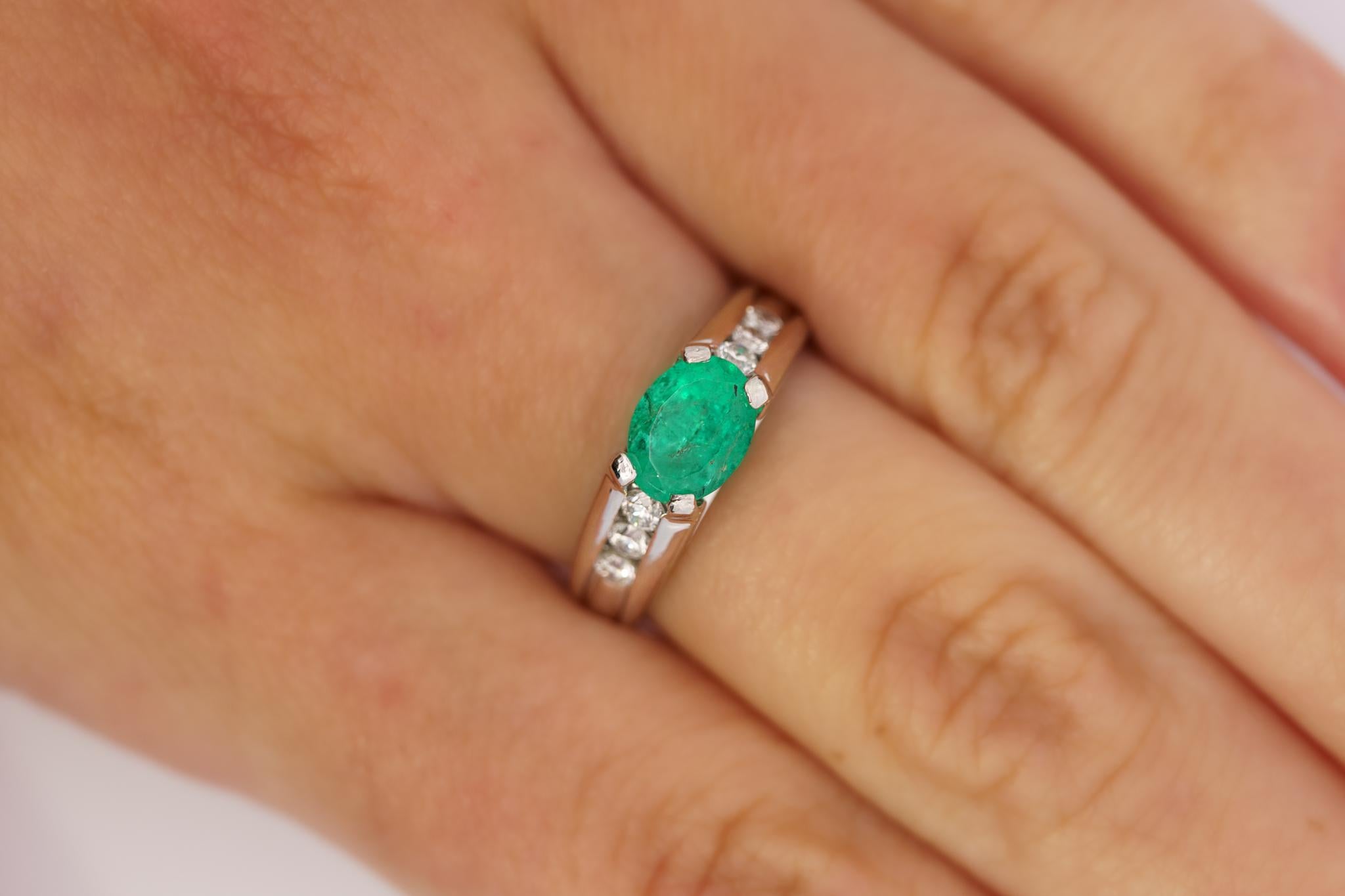 Platinum 1.17 Carat Oval East West Emerald & Diamond Ring For Sale 2
