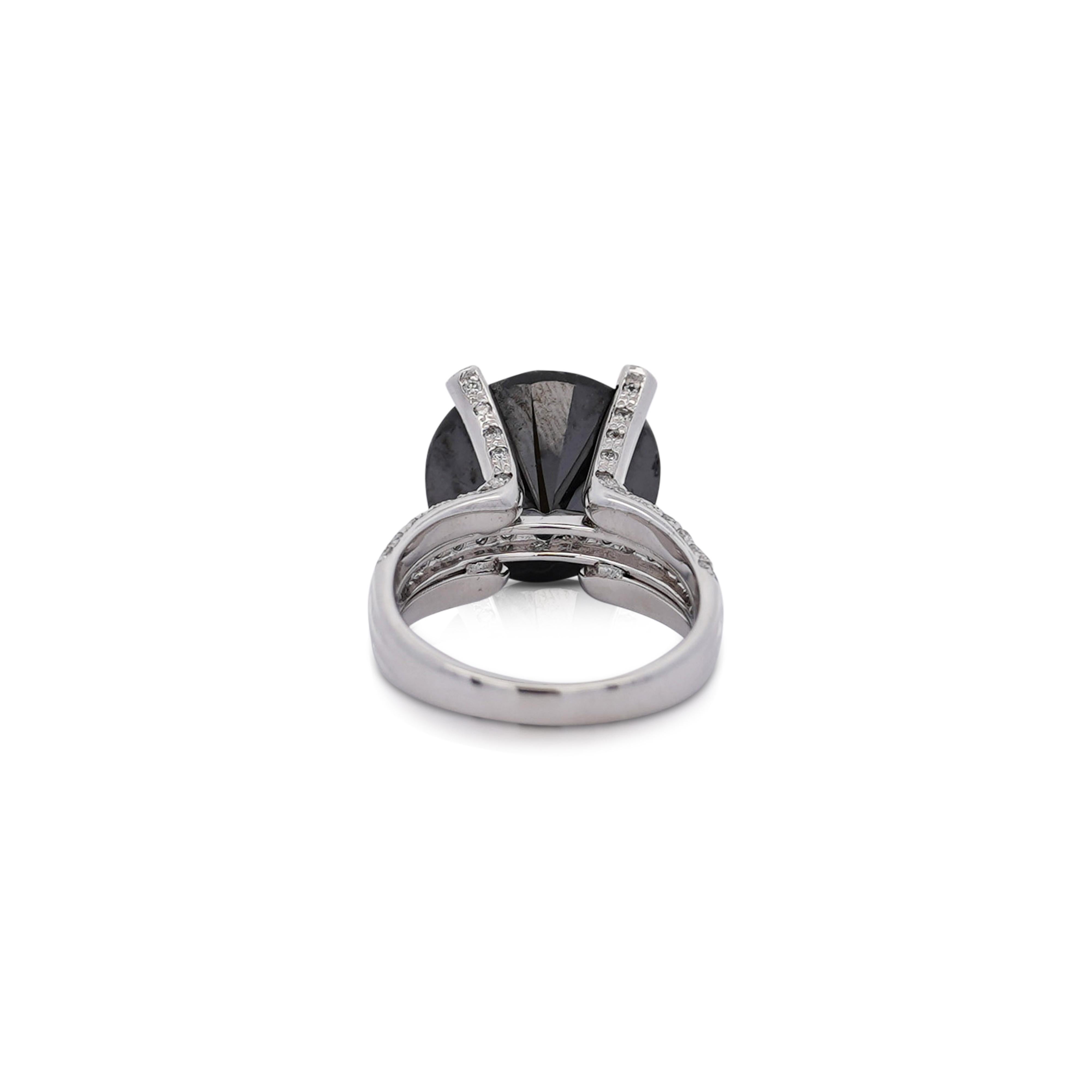 Platinum 11.84 Carat Round Black Diamond Engagement and Pink Diamond Prong Ring In New Condition For Sale In Miami, FL