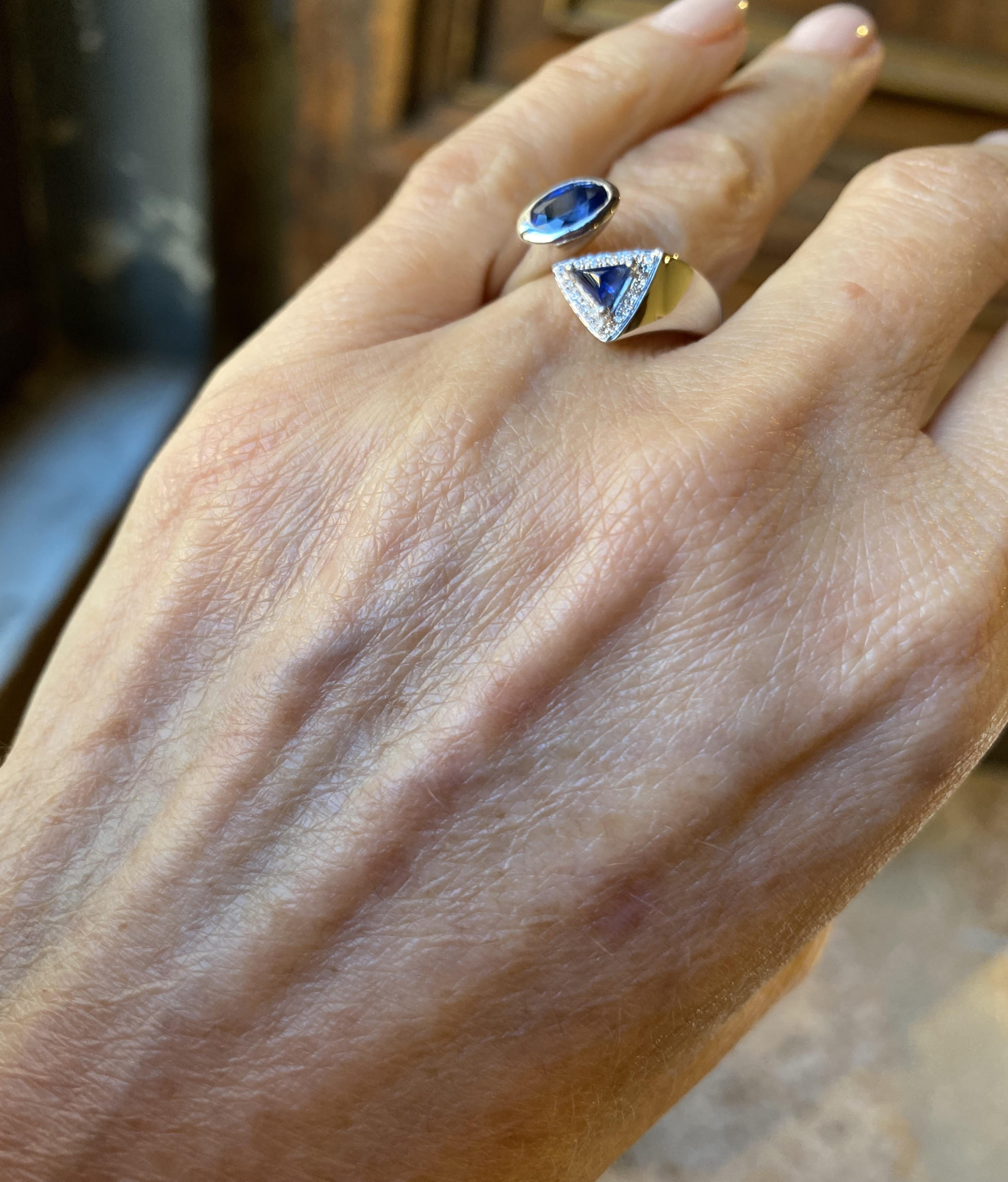 This is a piece from Rossella Ugolini collection of contemporary jewels and is Handcrafted in Platinum with 1.20 Karats Sapphire and 0.075 White Diamonds , for a Contemporary Contraire Design Ring.
A beautiful sapphire design ring handcrafted in