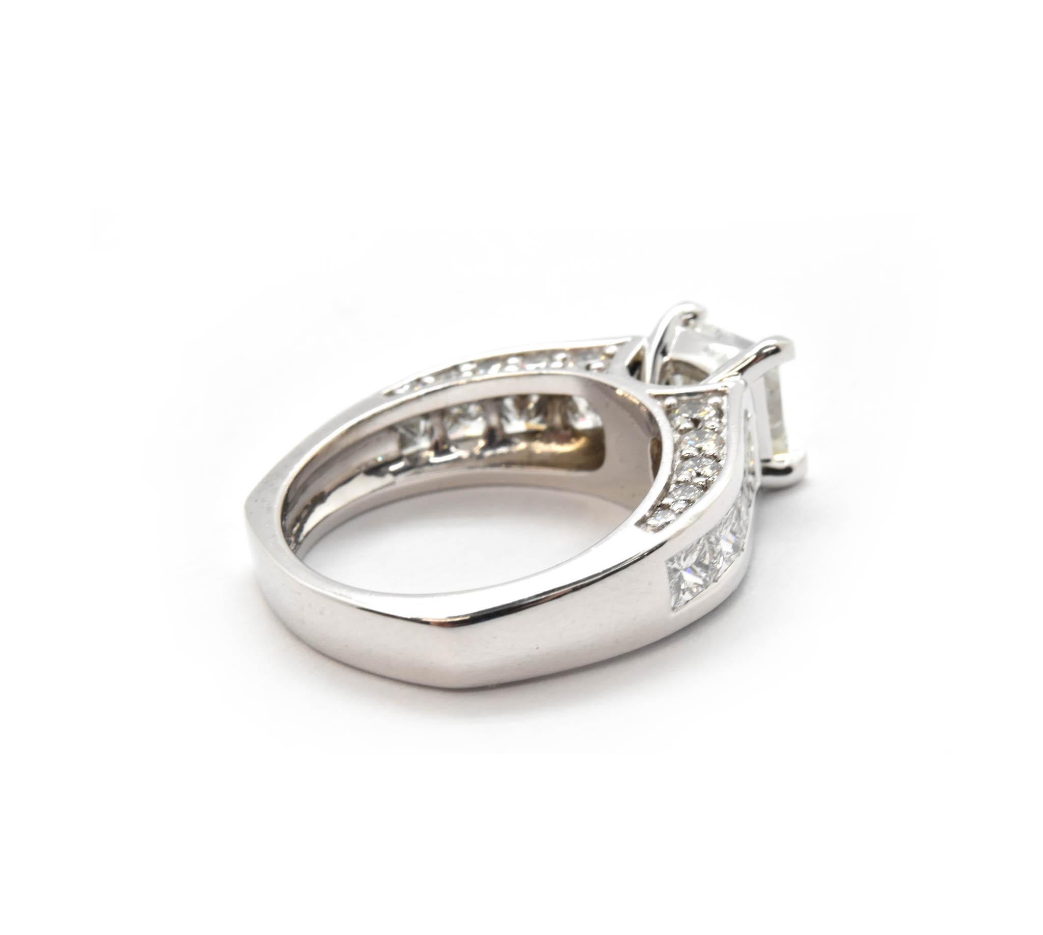 Platin 1::23 ct Modifizierter Princess-Diamant mit Verlobungsring mit Diamantbefestigung im Zustand „Hervorragend“ in Scottsdale, AZ