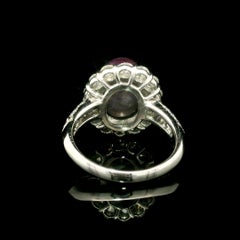 Platin 12,62 ctw Großer ovaler Cabochon unbehandelter Stern-Rubin mit Diamant-Halo-Ring