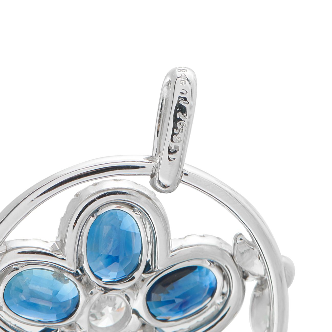 Round Cut Platinum 1.26ct Diamond and Sapphire Flower Pendant MF28-101025 For Sale